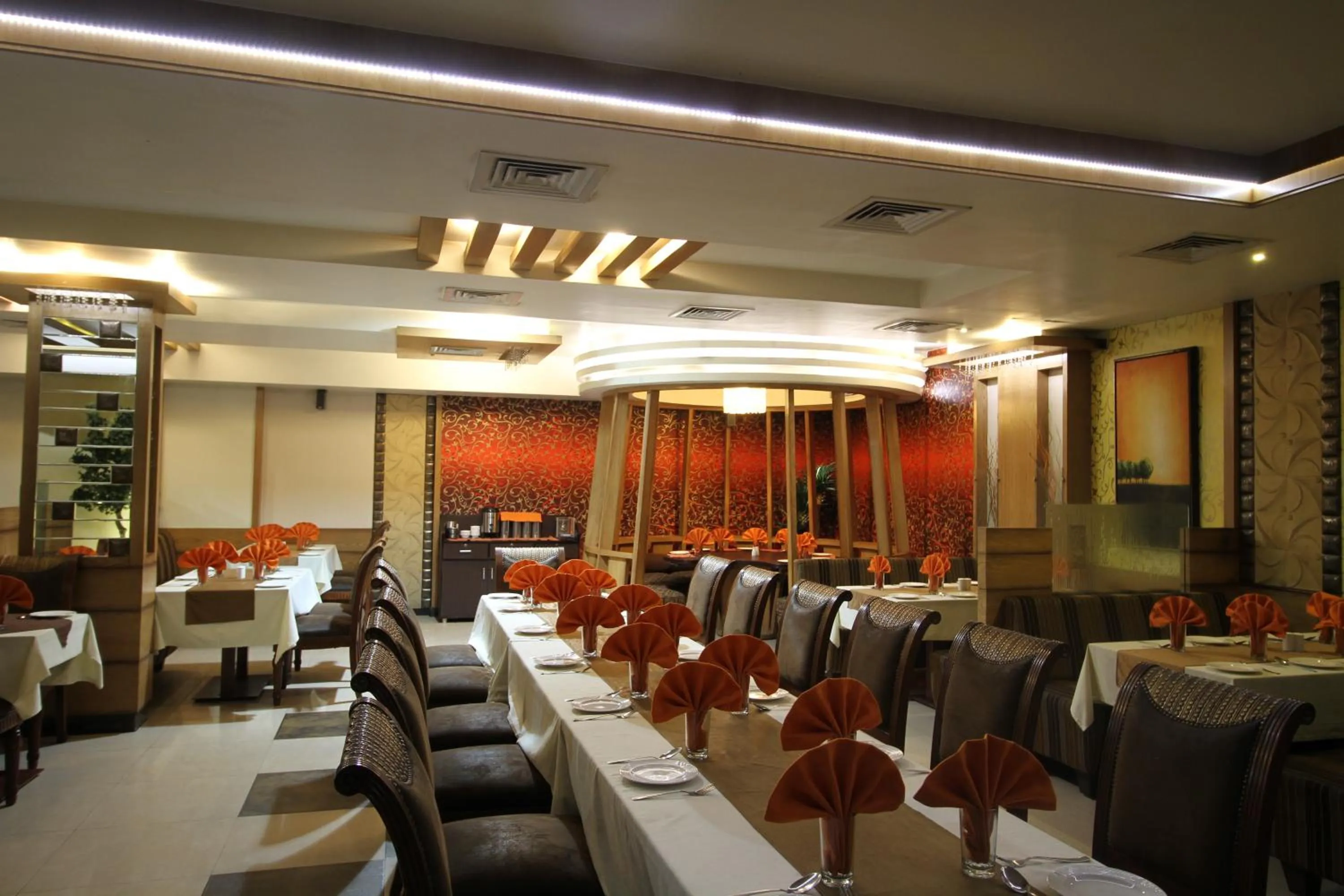 Restaurant/places to eat in Hotel Meera