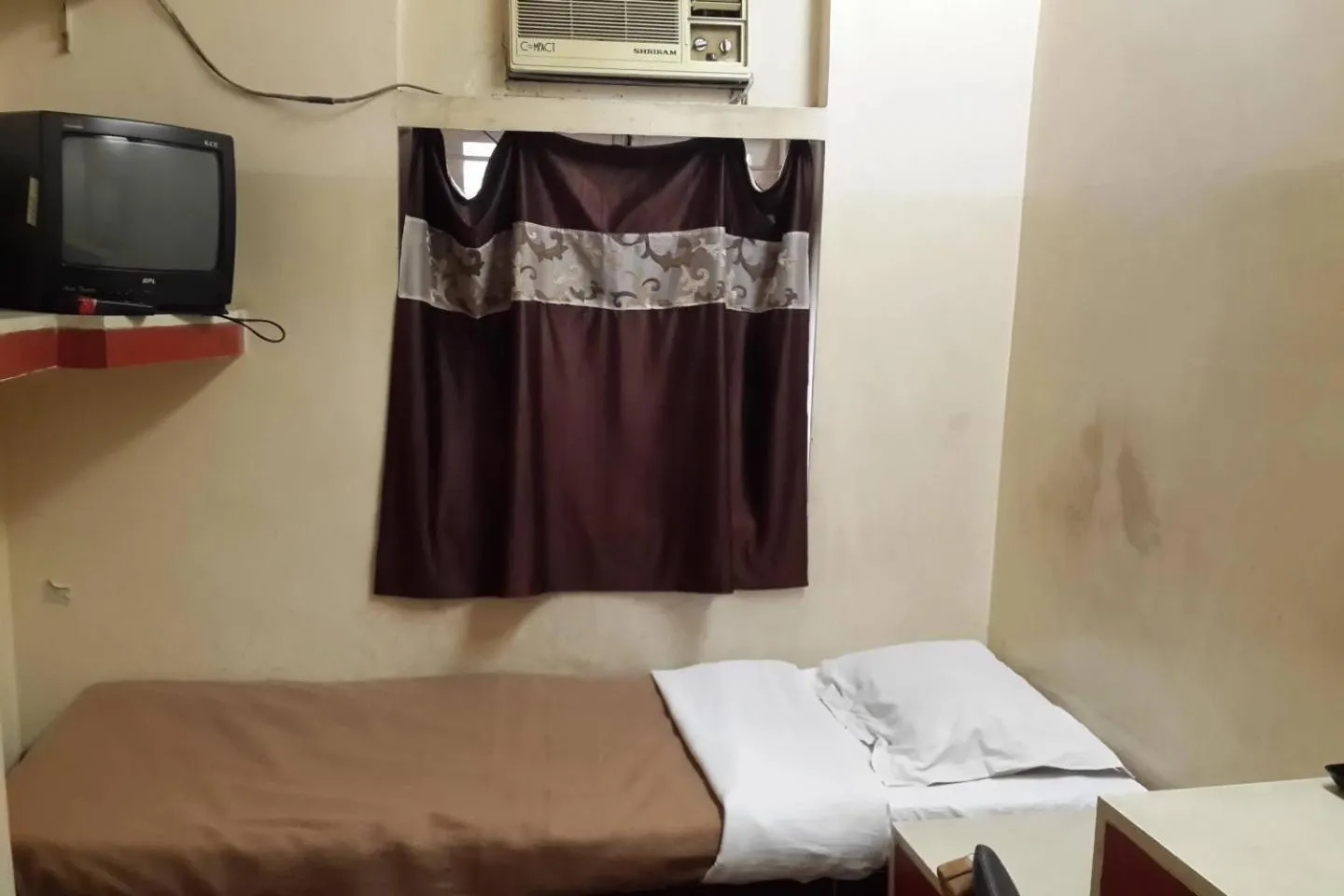 TV and multimedia, Bed in Hotel Meera