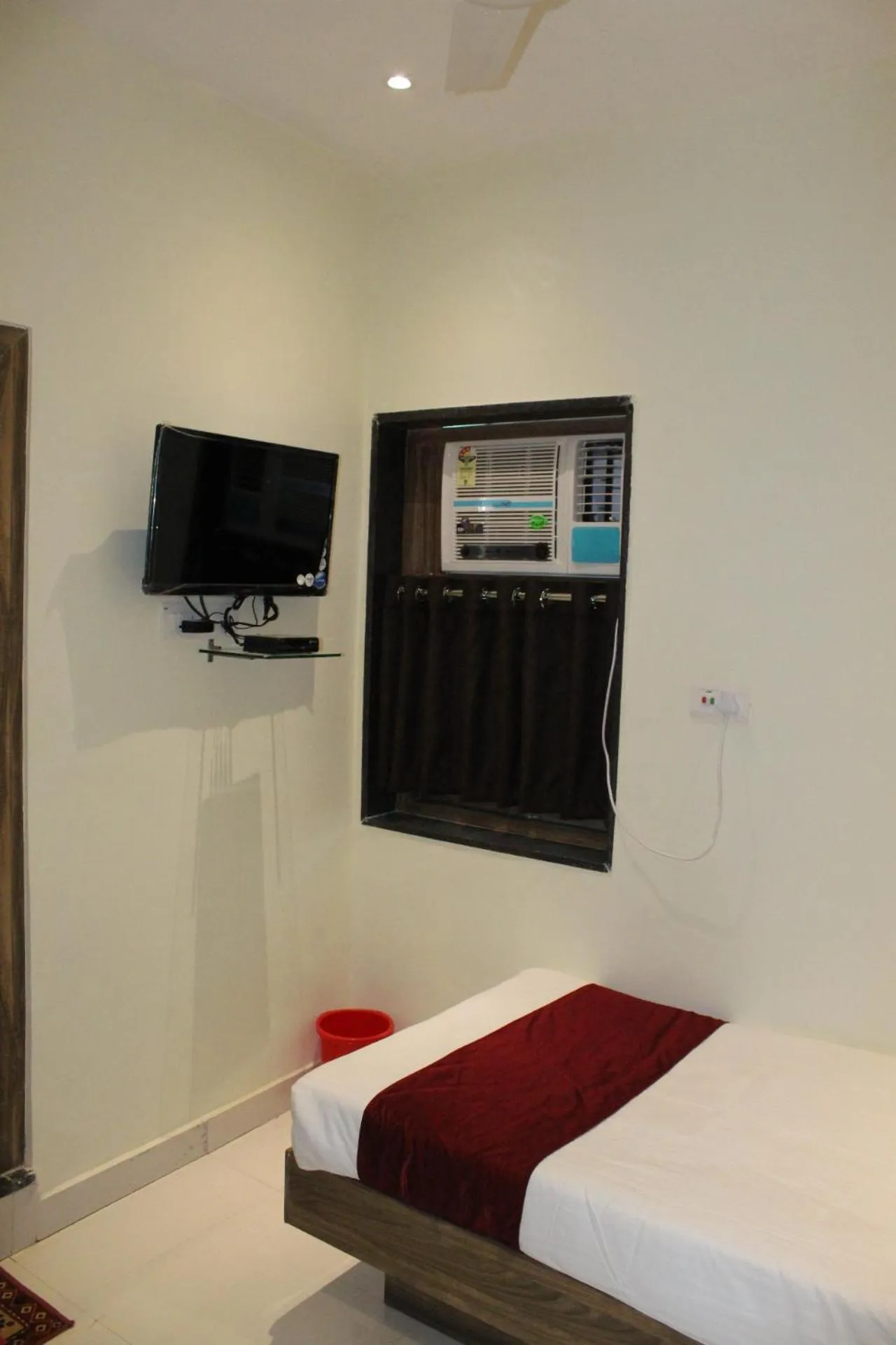 Photo of the whole room, Bed in Hotel Meera