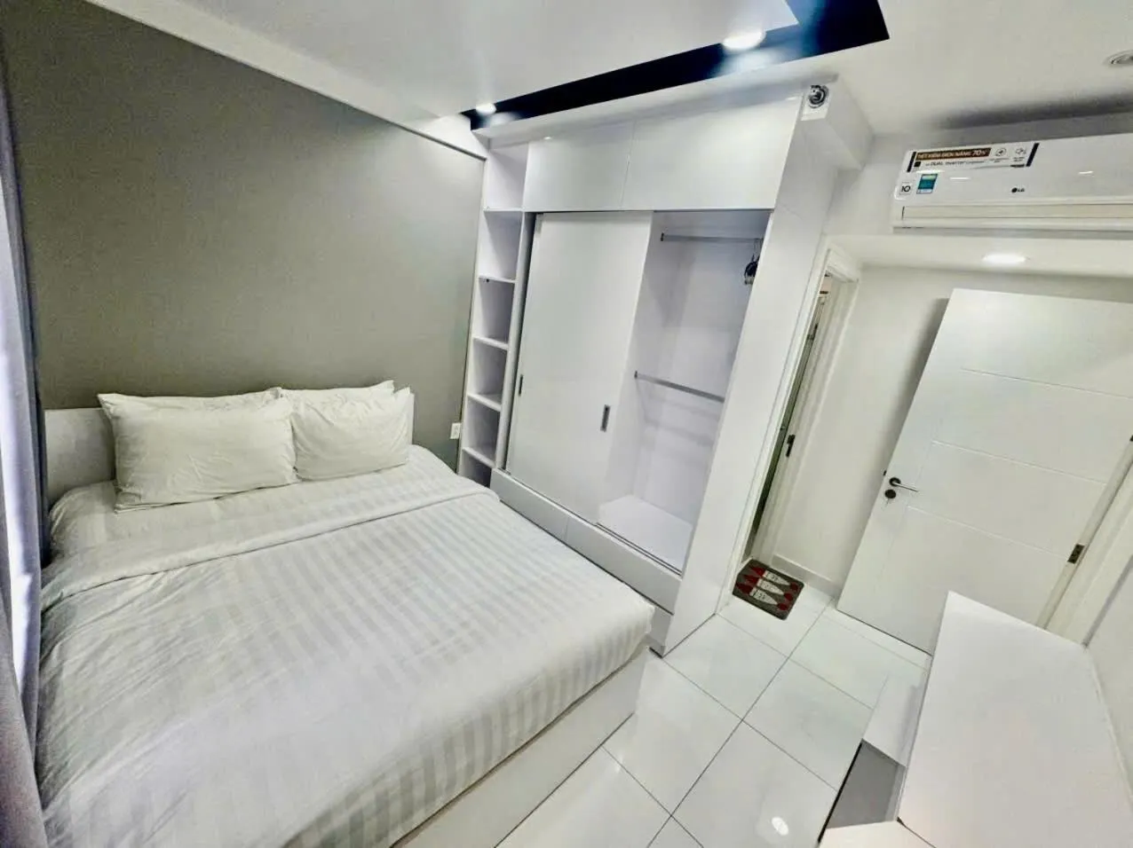 Bed in Scenic Valley Suite