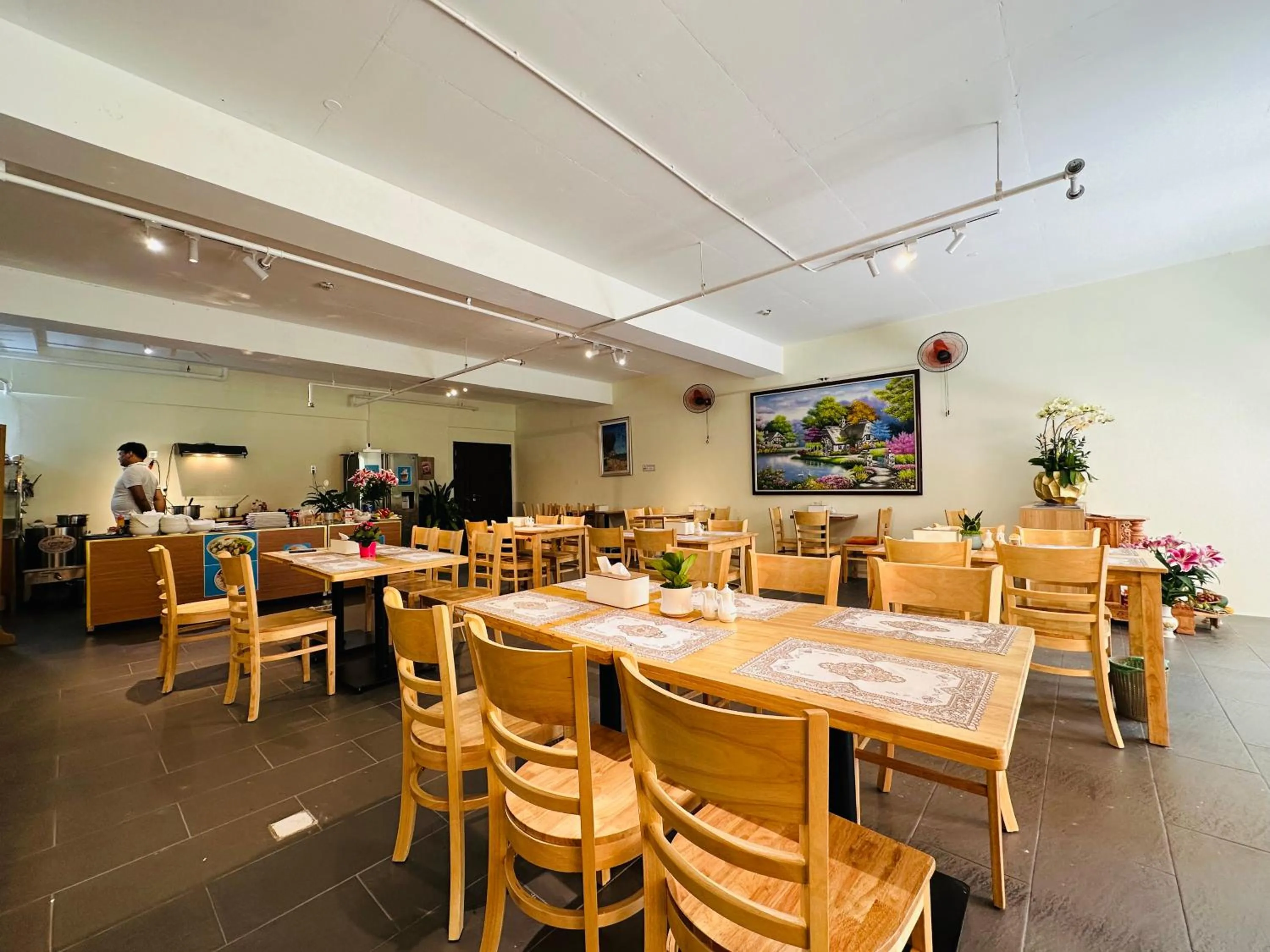 Restaurant/places to eat in Scenic Valley Suite