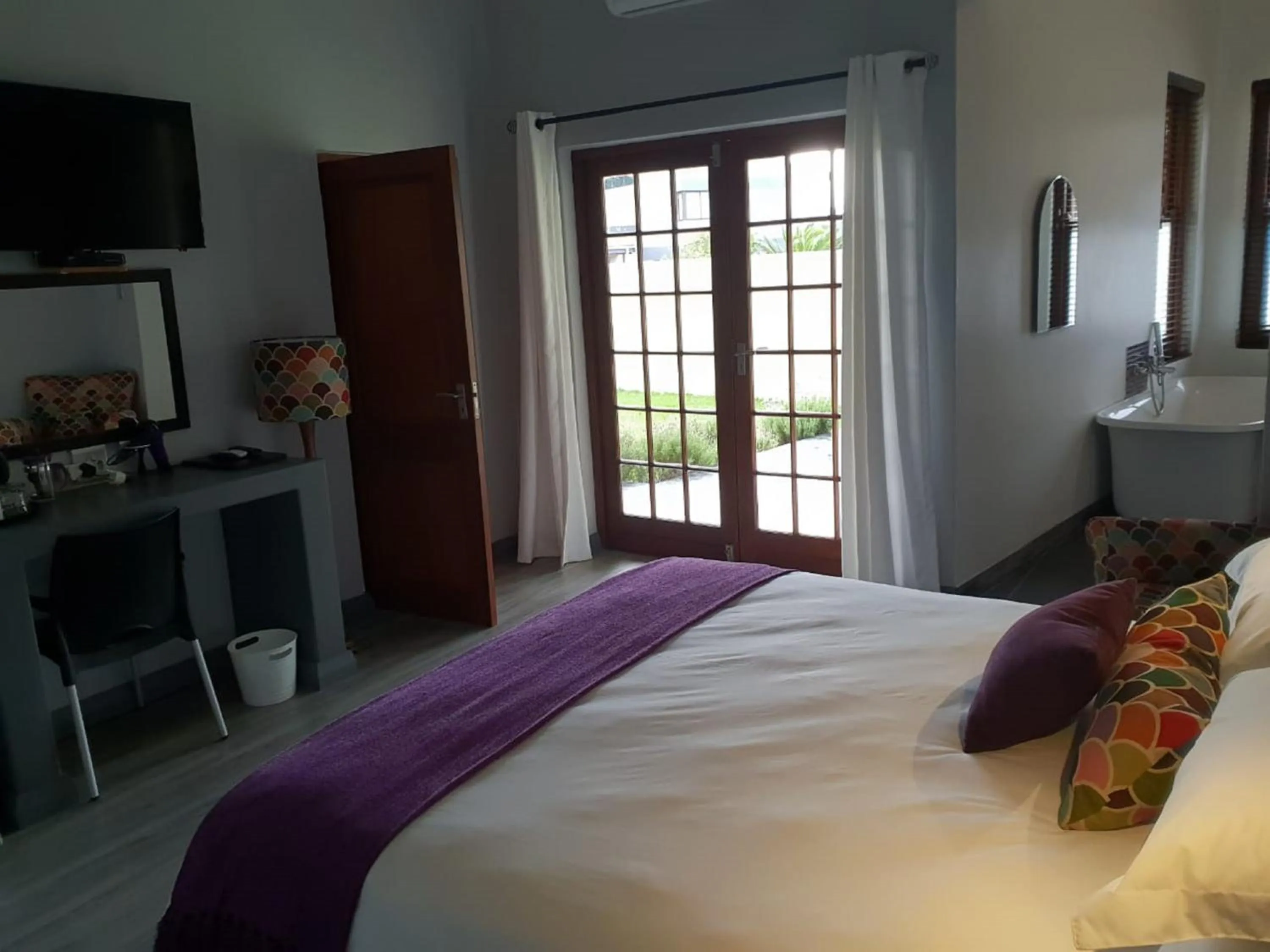 Bedroom, Bed in Port Del Mar Guesthouse