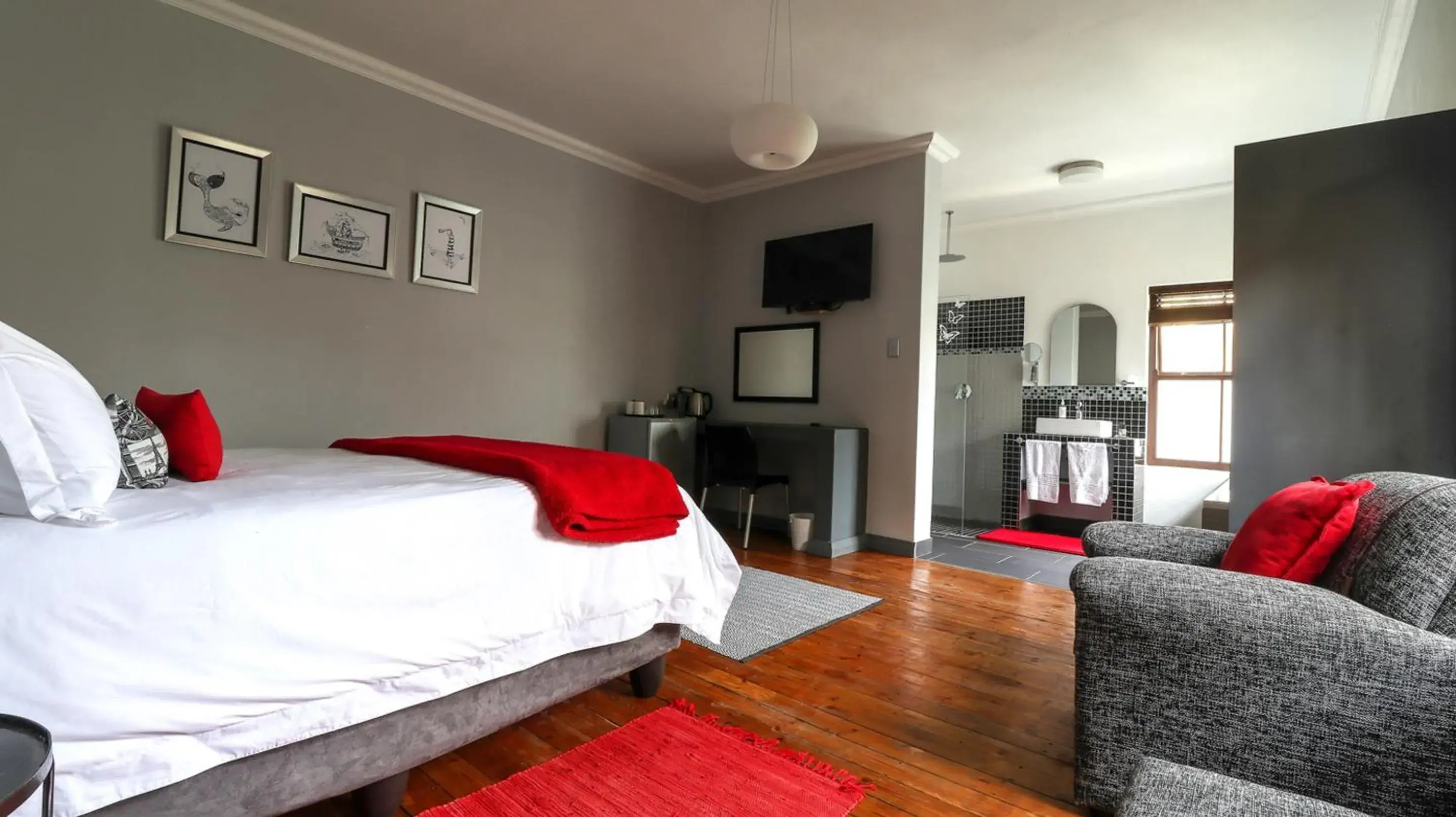 Deluxe Queen Room - single occupancy in Port Del Mar Guesthouse Deluxe Queen Room - single occupancy in Port Del Mar Guesthouse