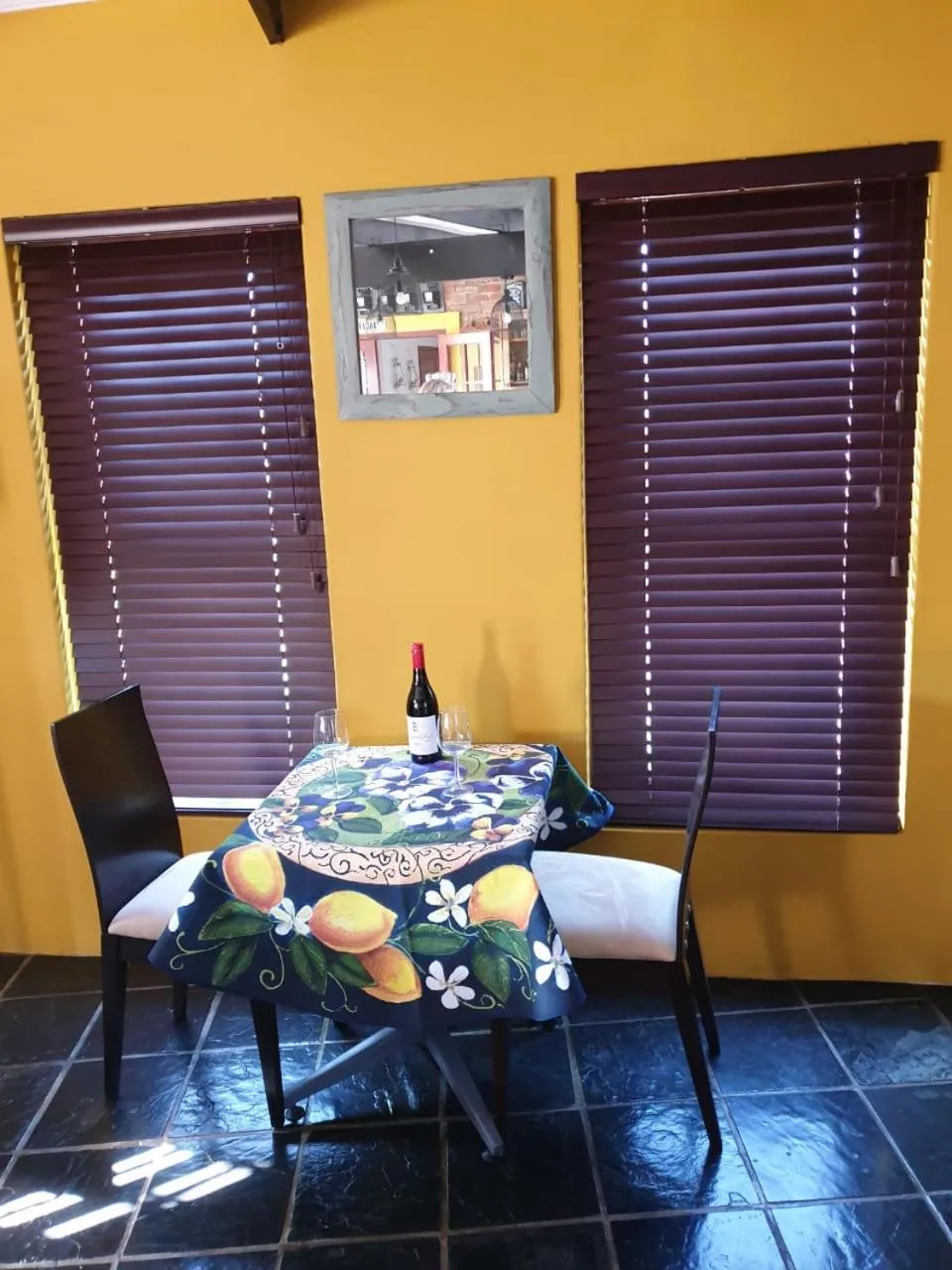 Lounge or bar in Port Del Mar Guesthouse