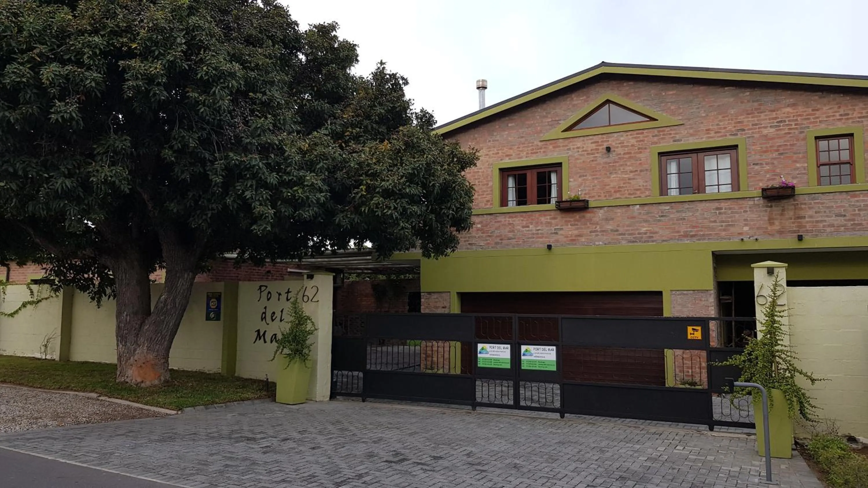 Facade/entrance in Port Del Mar Guesthouse
