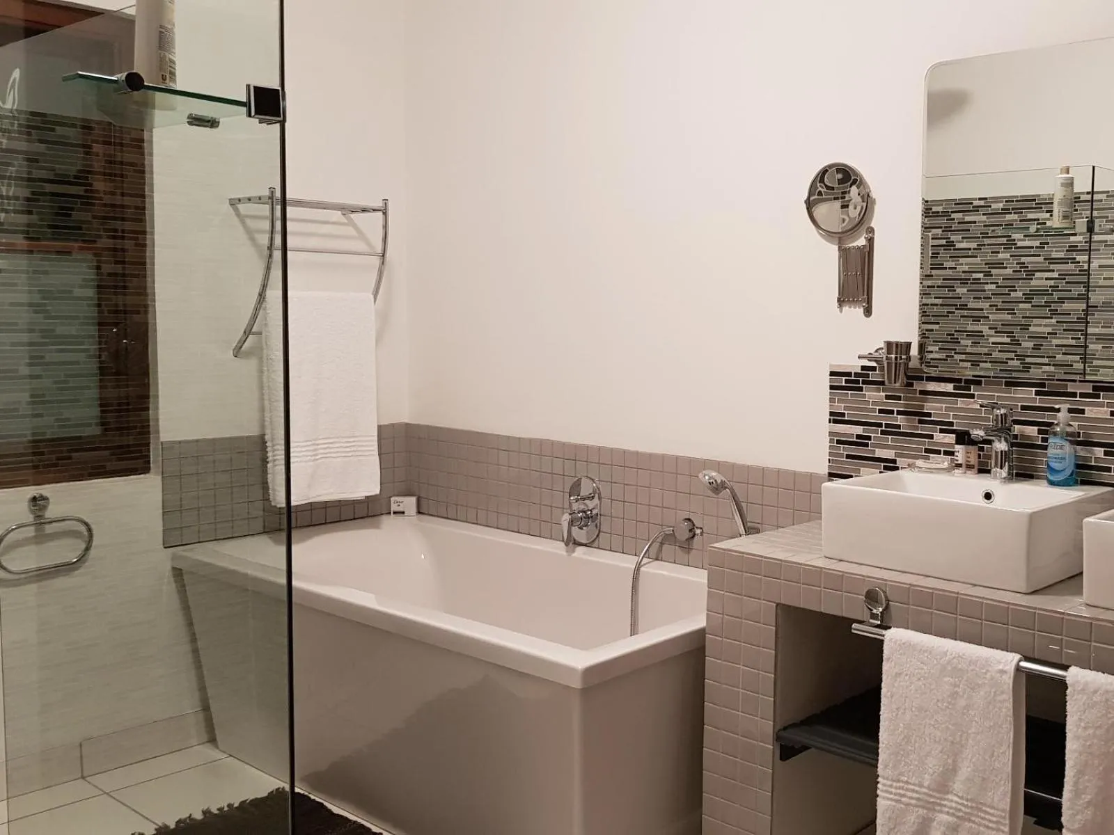 Shower in Port Del Mar Guesthouse