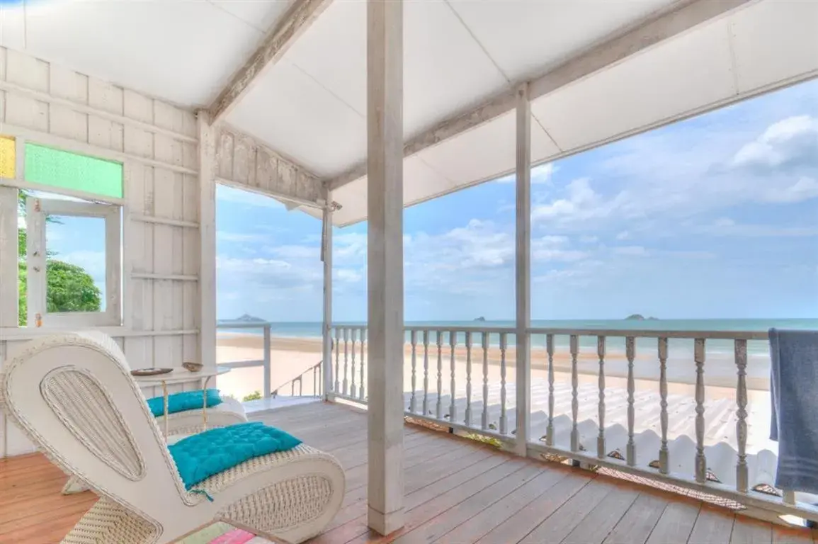 Deluxe Double Room with Sea View in Khao Tao Beach Lodge Old Siam Deluxe Double Room with Sea View in Khao Tao Beach Lodge Old Siam