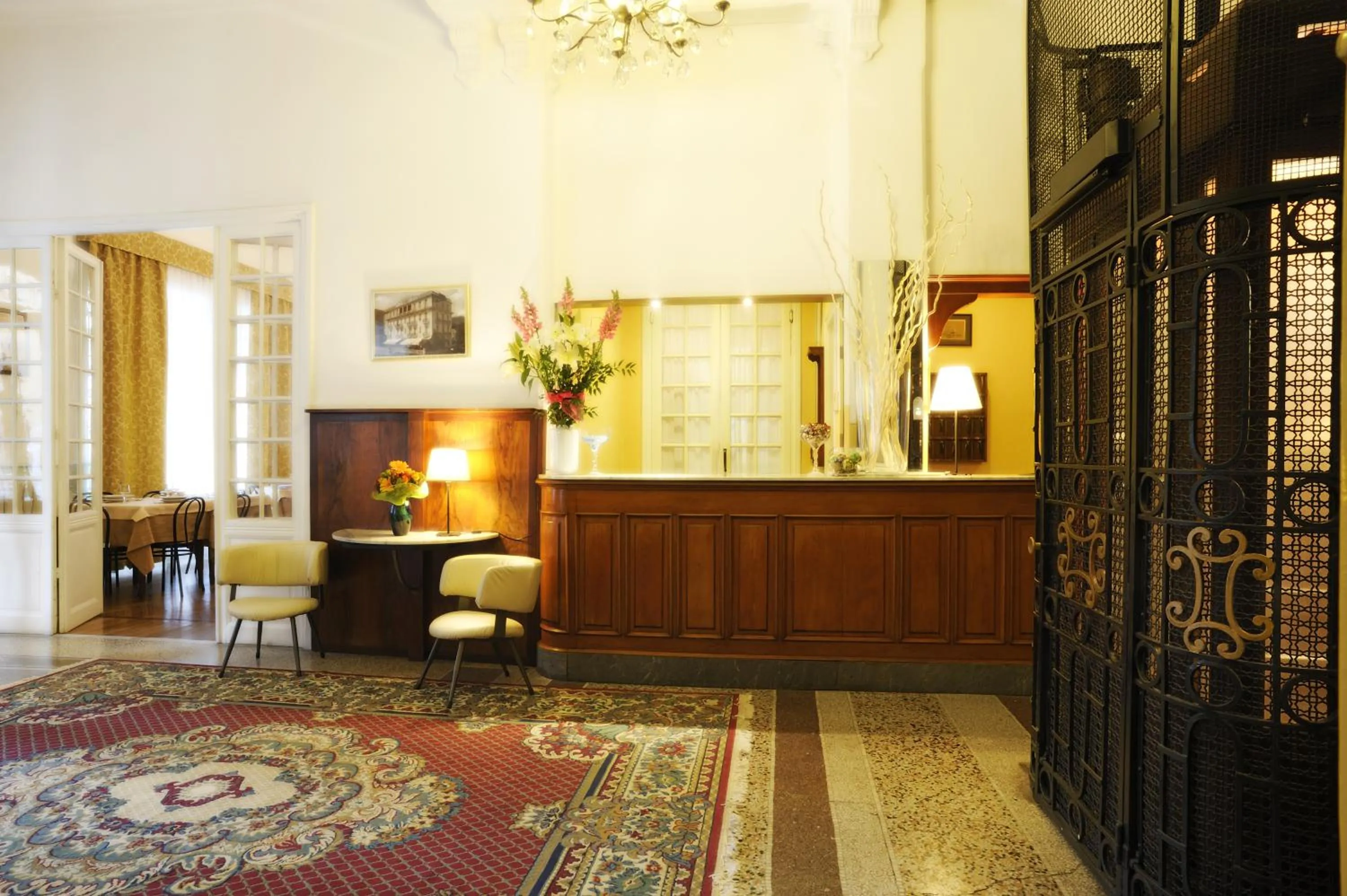 Lobby or reception in Hotel Alfieri