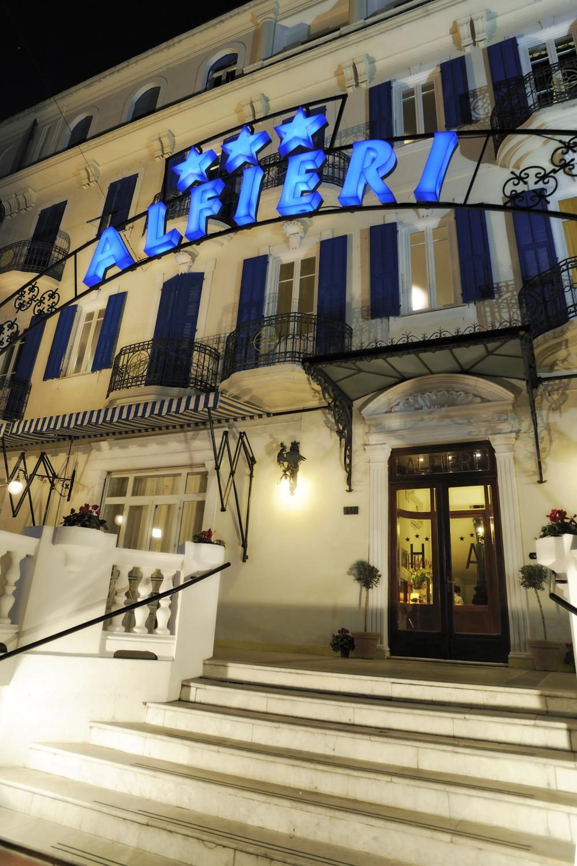Facade/entrance in Hotel Alfieri