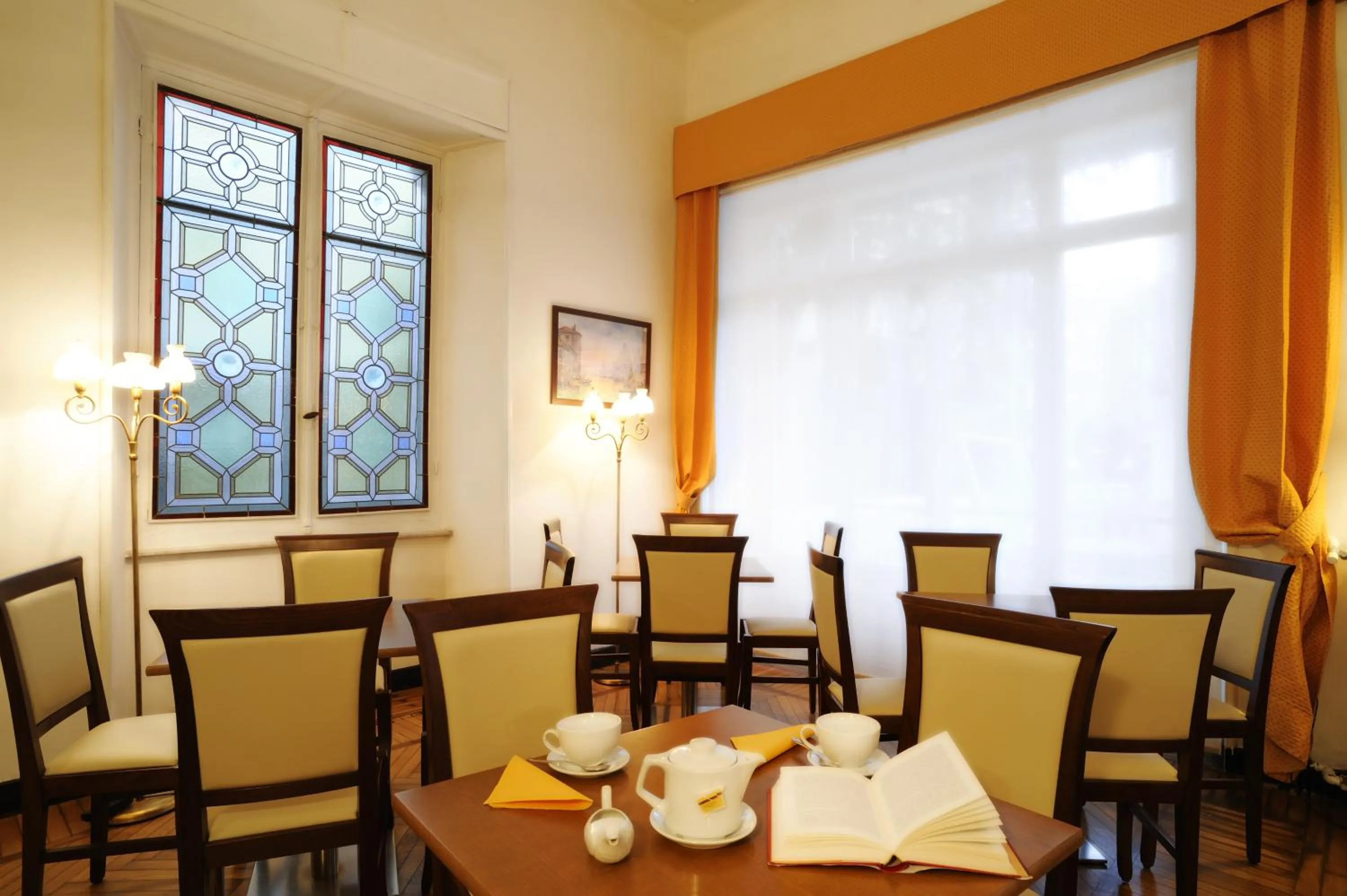 Lounge or bar in Hotel Alfieri