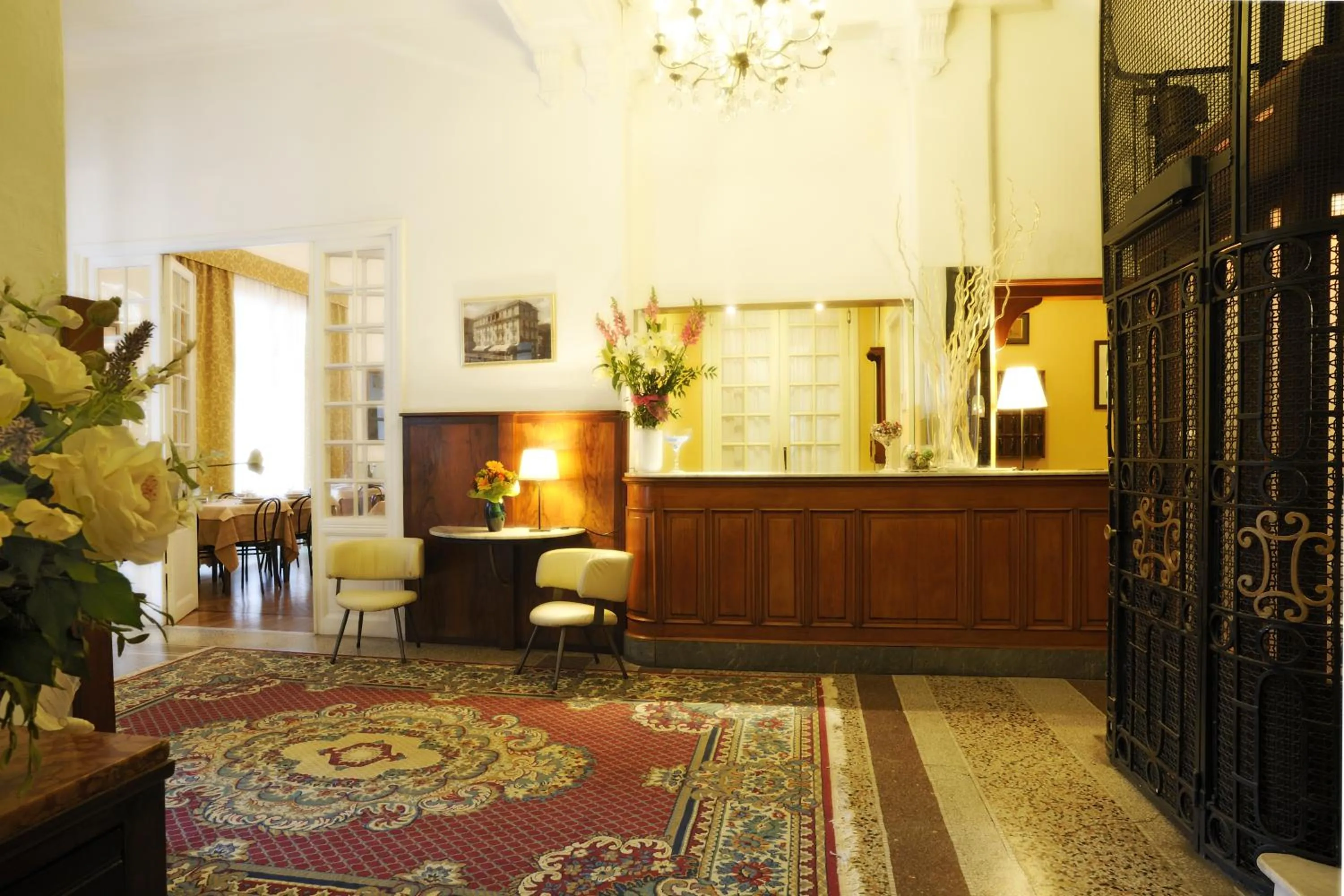 Lobby or reception in Hotel Alfieri