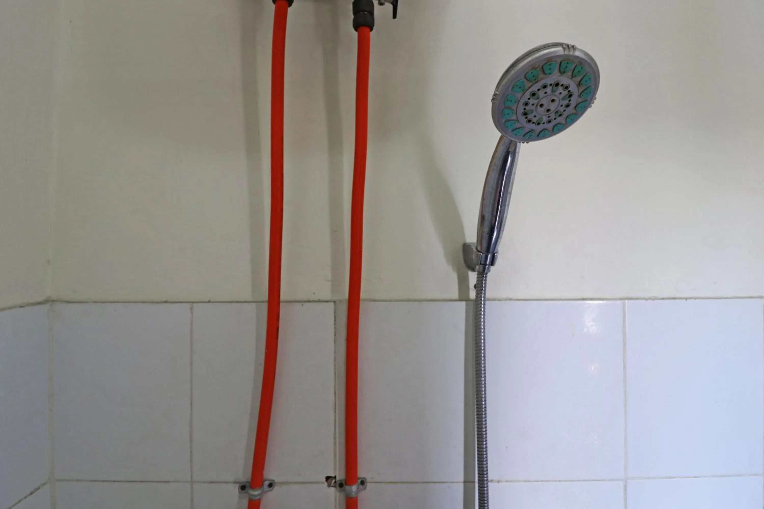 Bathroom in Inkubus Gateway Apartment Ahmad Yani by Ridwan