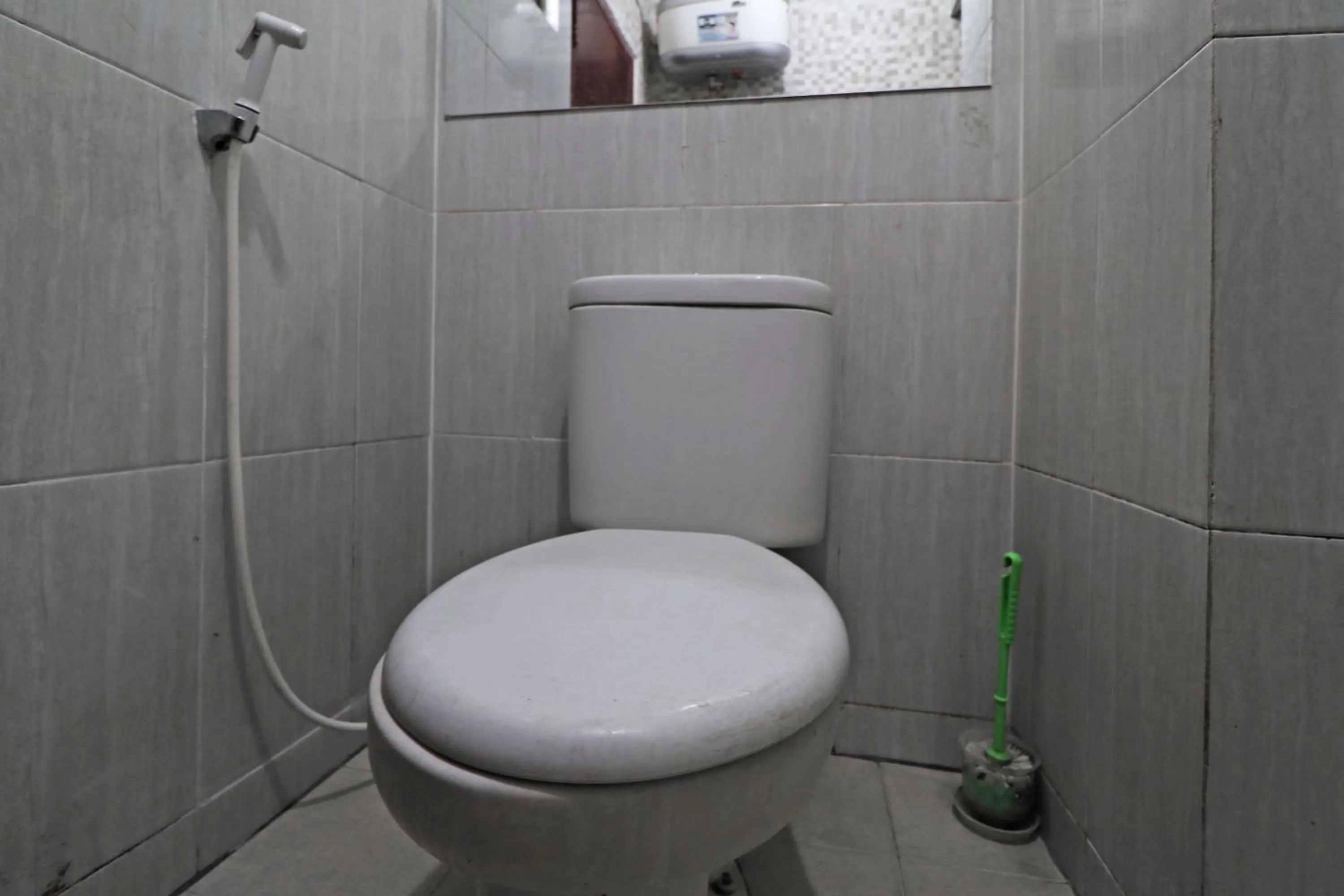 Toilet in Inkubus Gateway Apartment Ahmad Yani by Ridwan