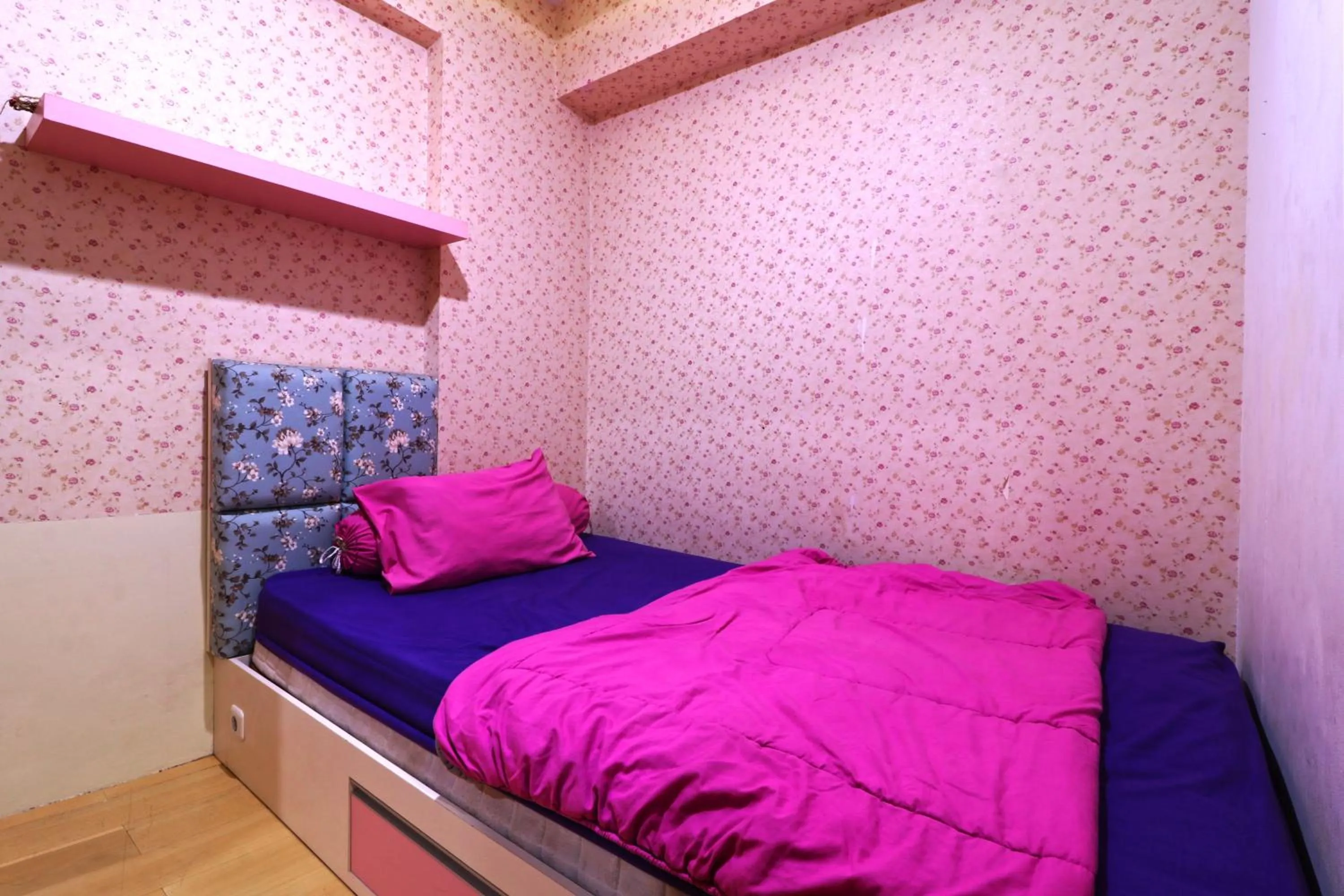 Bedroom, Bed in Inkubus Gateway Apartment Ahmad Yani by Ridwan