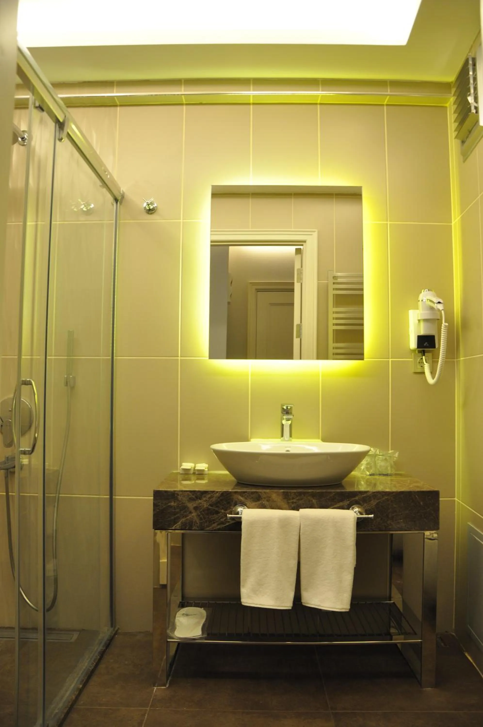Shower in Centrum Suites İstanbul