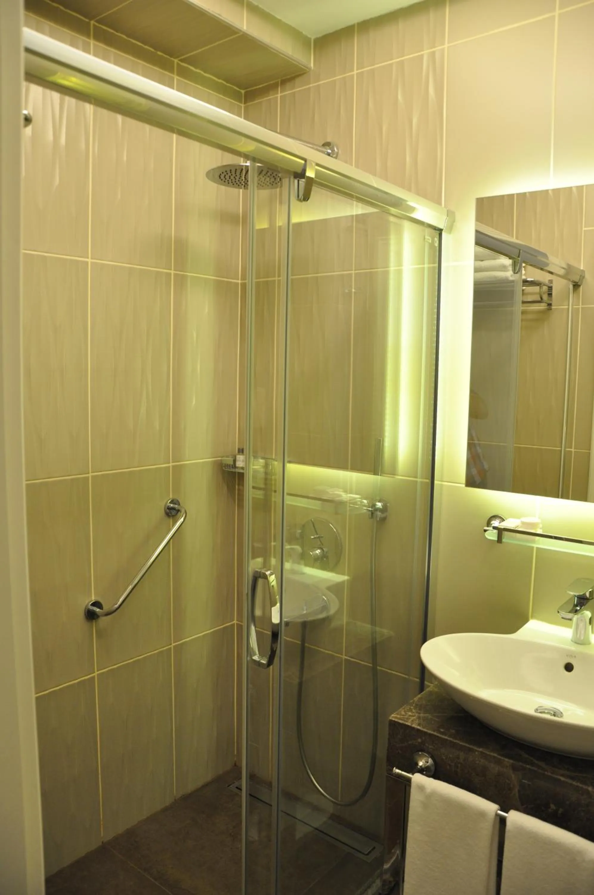 Shower in Centrum Suites İstanbul