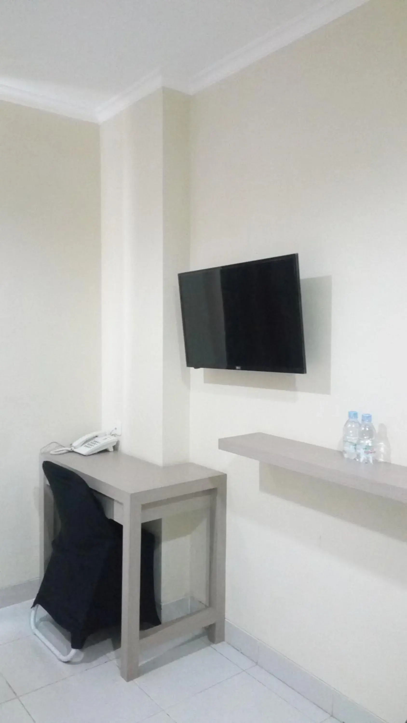 Deluxe Twin Room in Ethan Hotel Cilincing Plaza Deluxe Twin Room in Ethan Hotel Cilincing Plaza