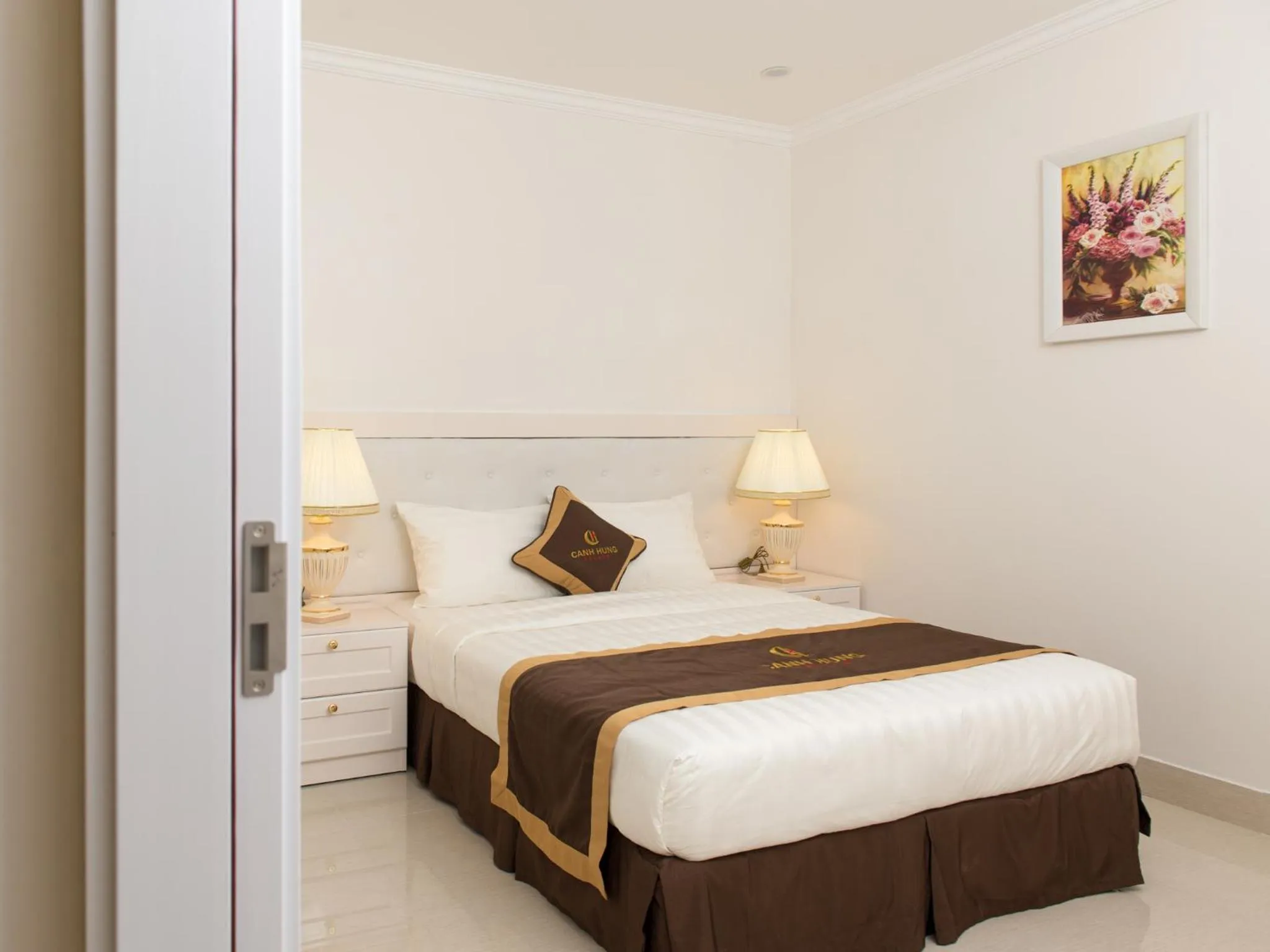 Bed in Canh Hung Palace