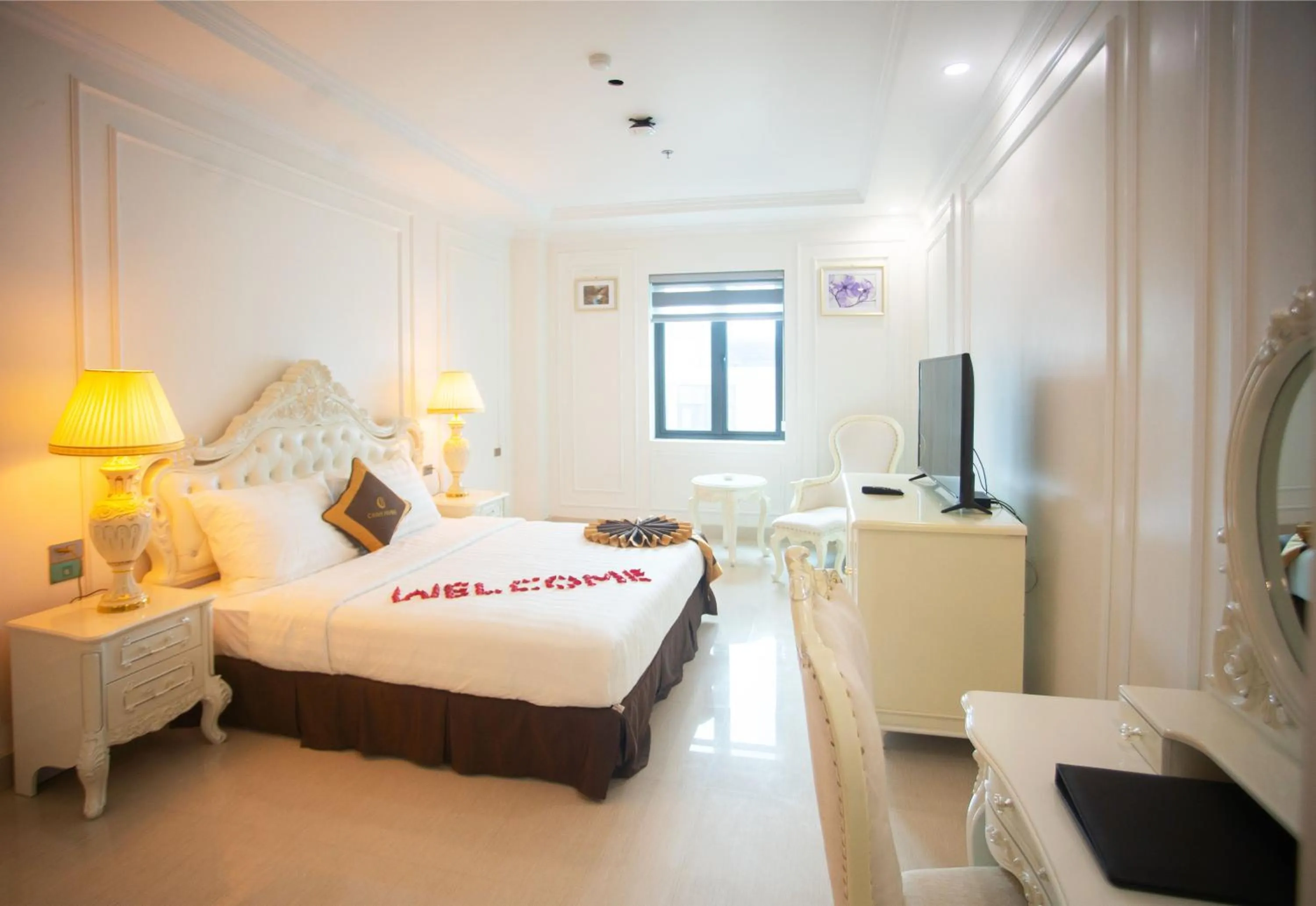 Bed in Canh Hung Palace