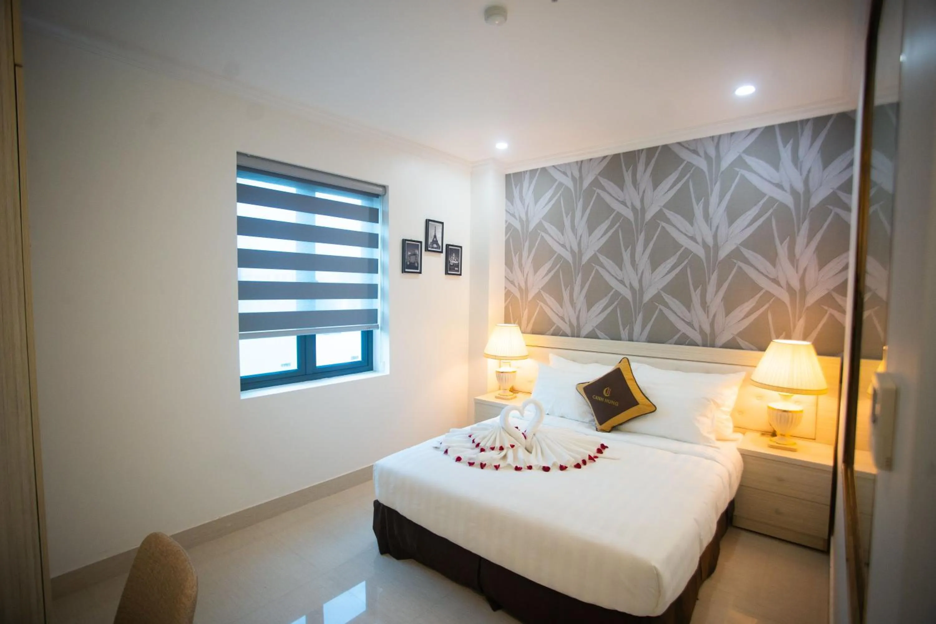 Bed in Canh Hung Palace