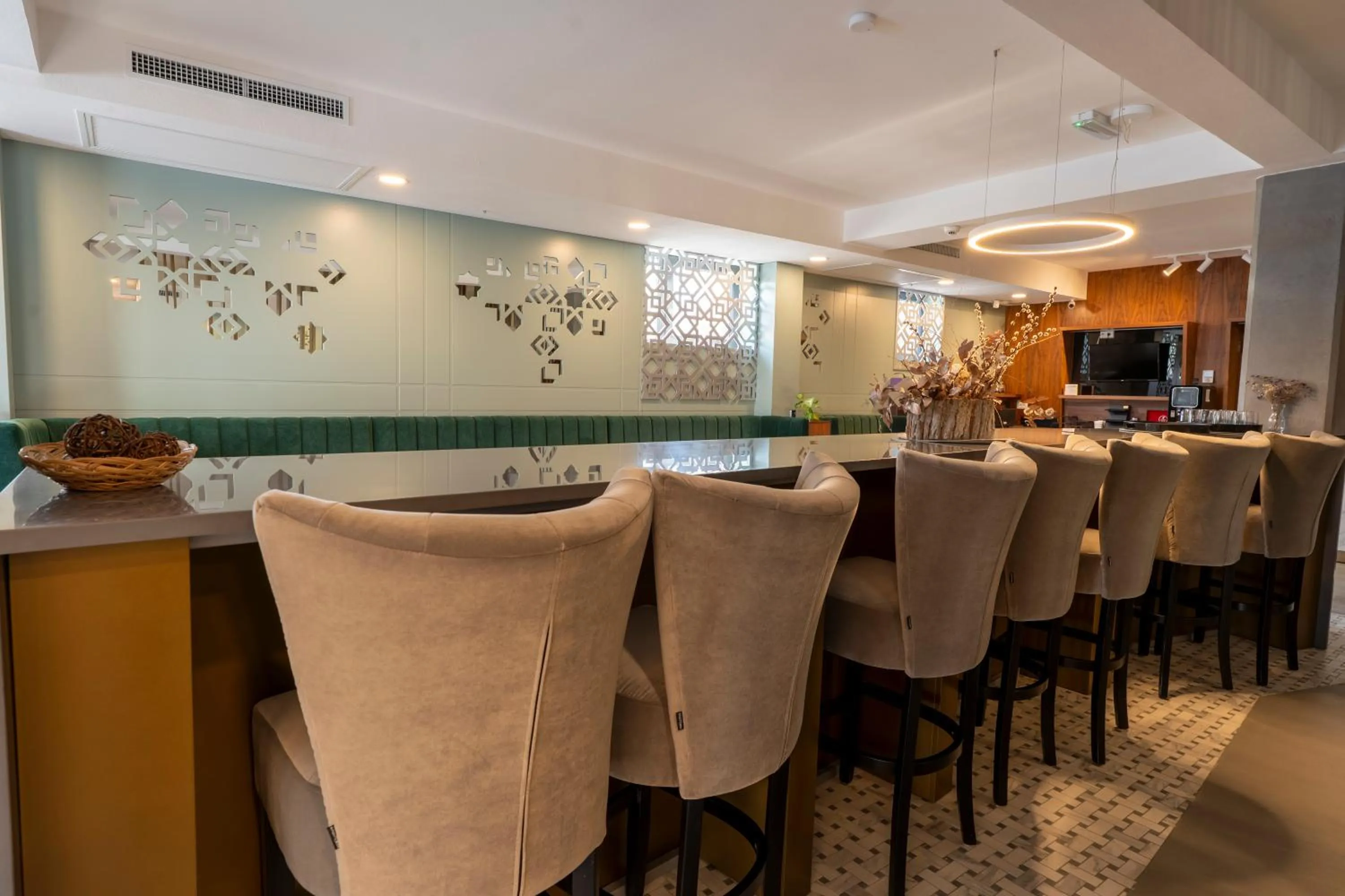 Restaurant/places to eat in Element