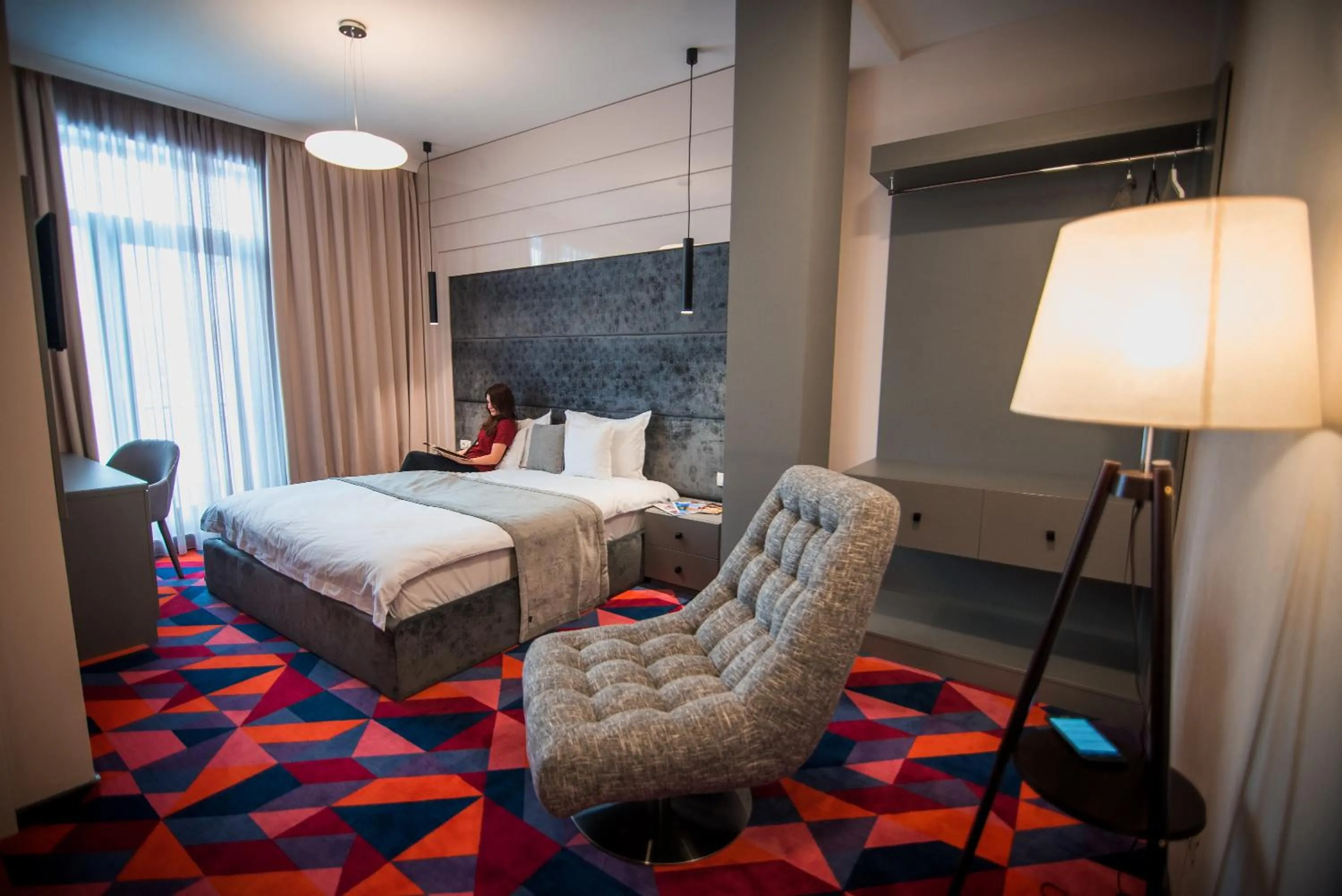 Photo of the whole room, Bed in Element