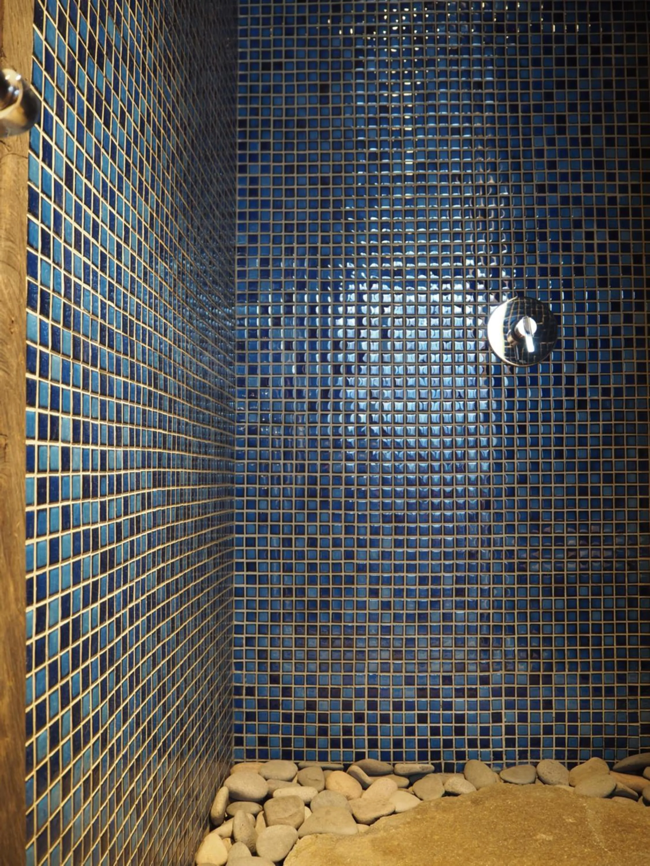 Shower in Pronoia Beach Resort