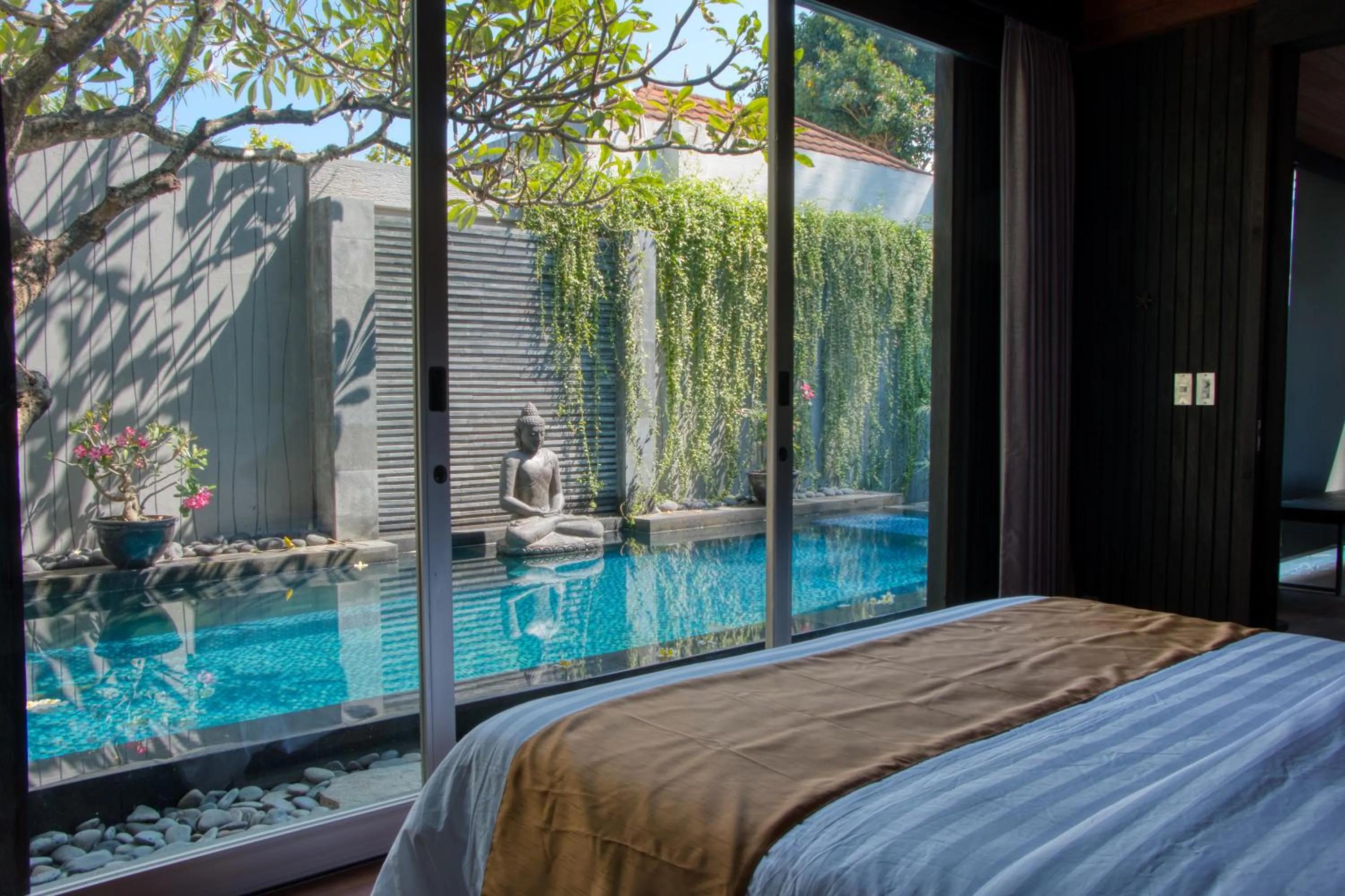 Bed in Pronoia Beach Resort