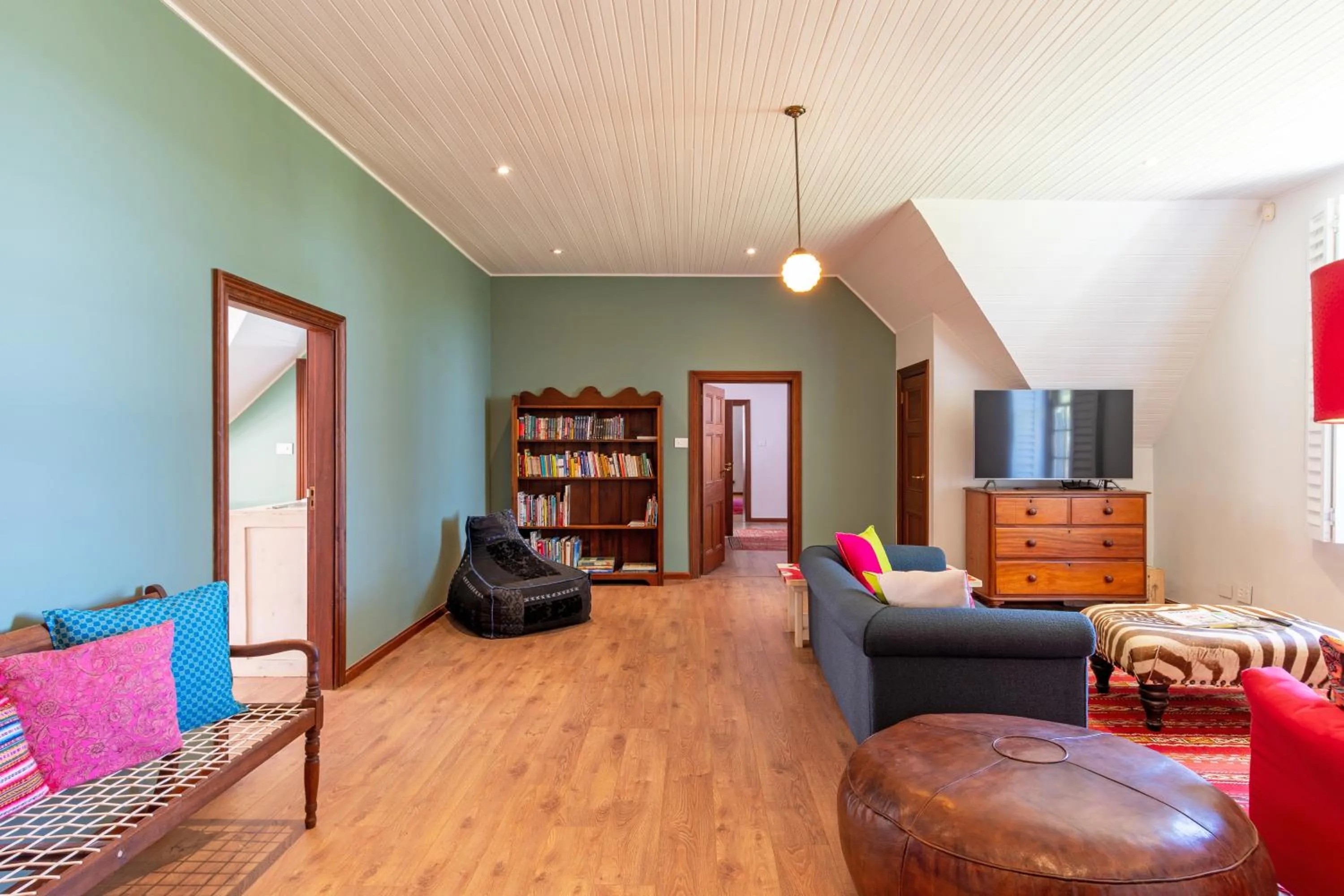 TV and multimedia in Mont Angelis