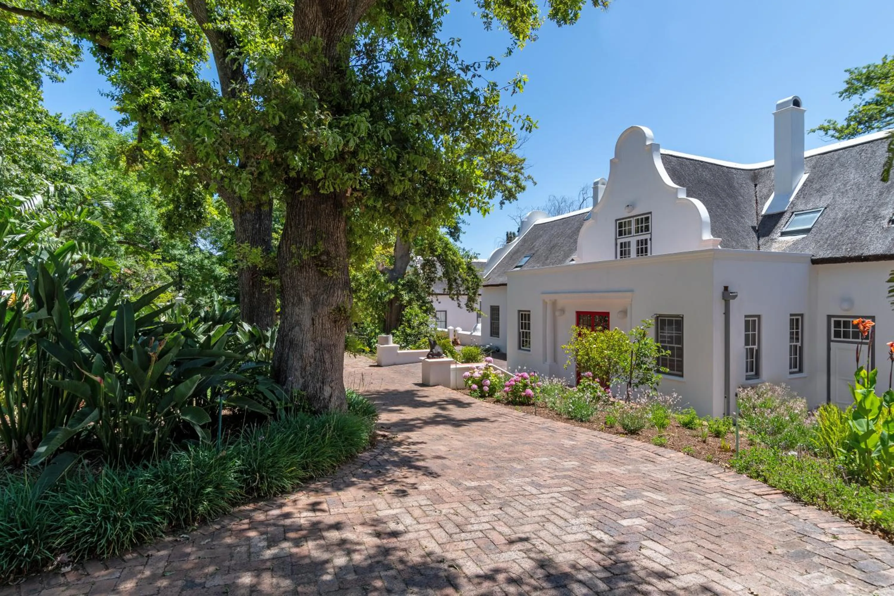 Property building in Mont Angelis