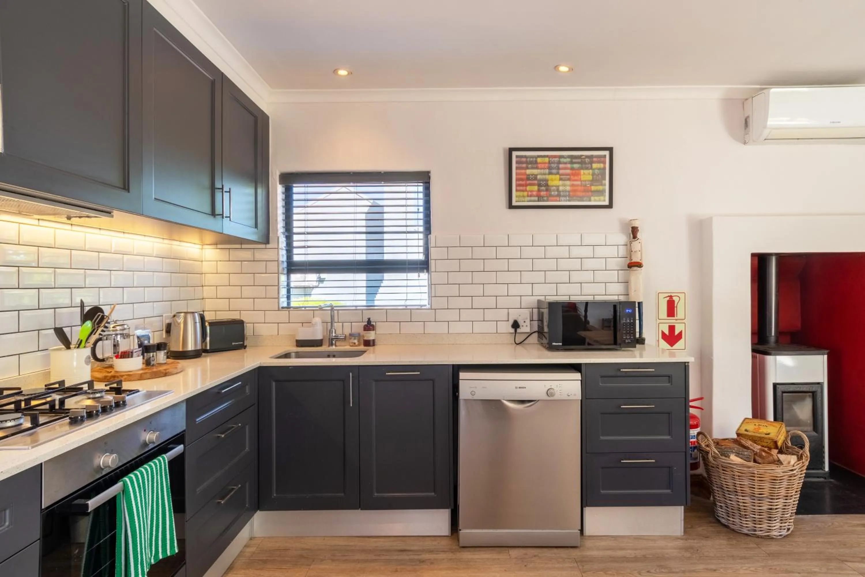 dishwasher in Mont Angelis