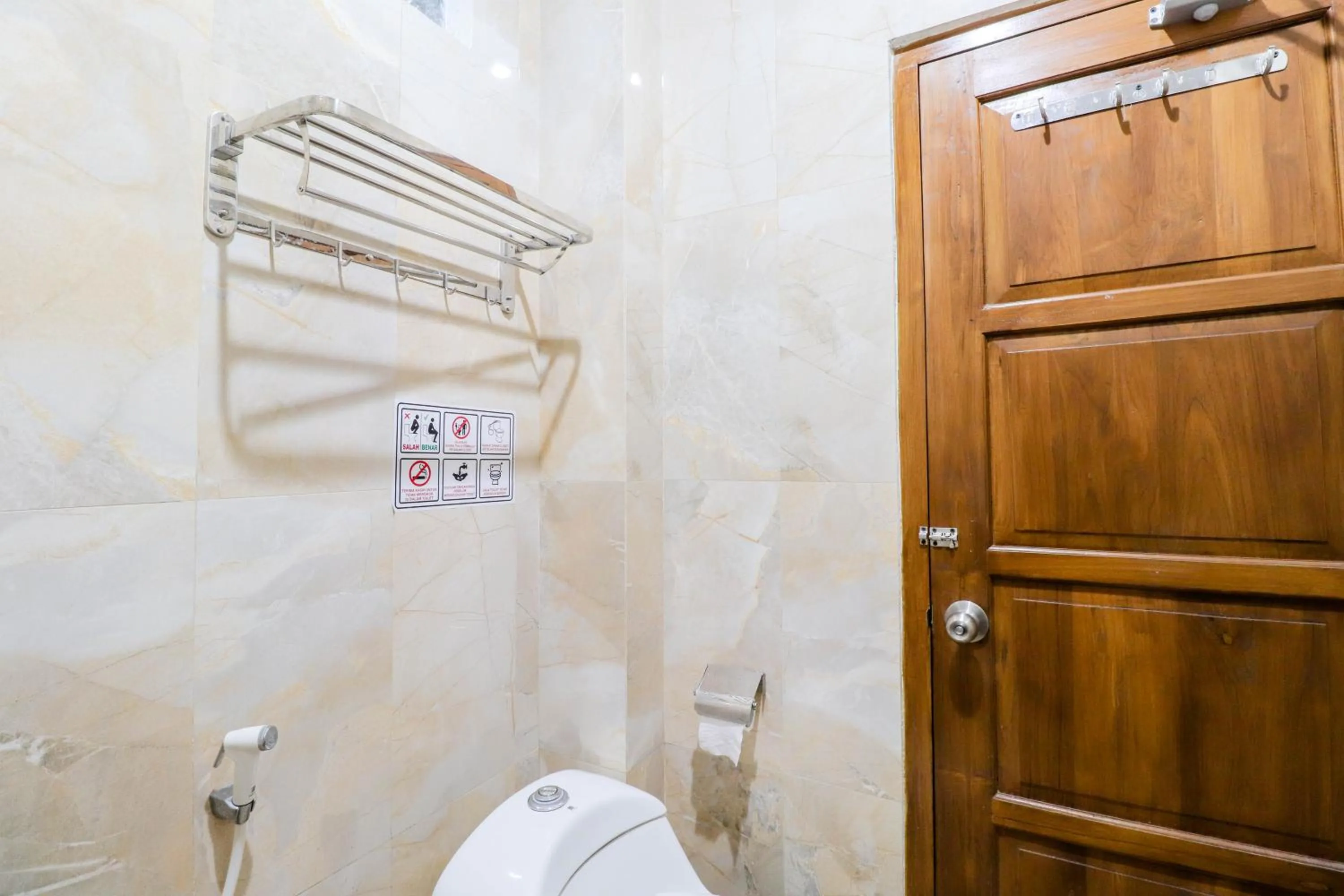 Toilet in Hotel Safara Yogyakarta