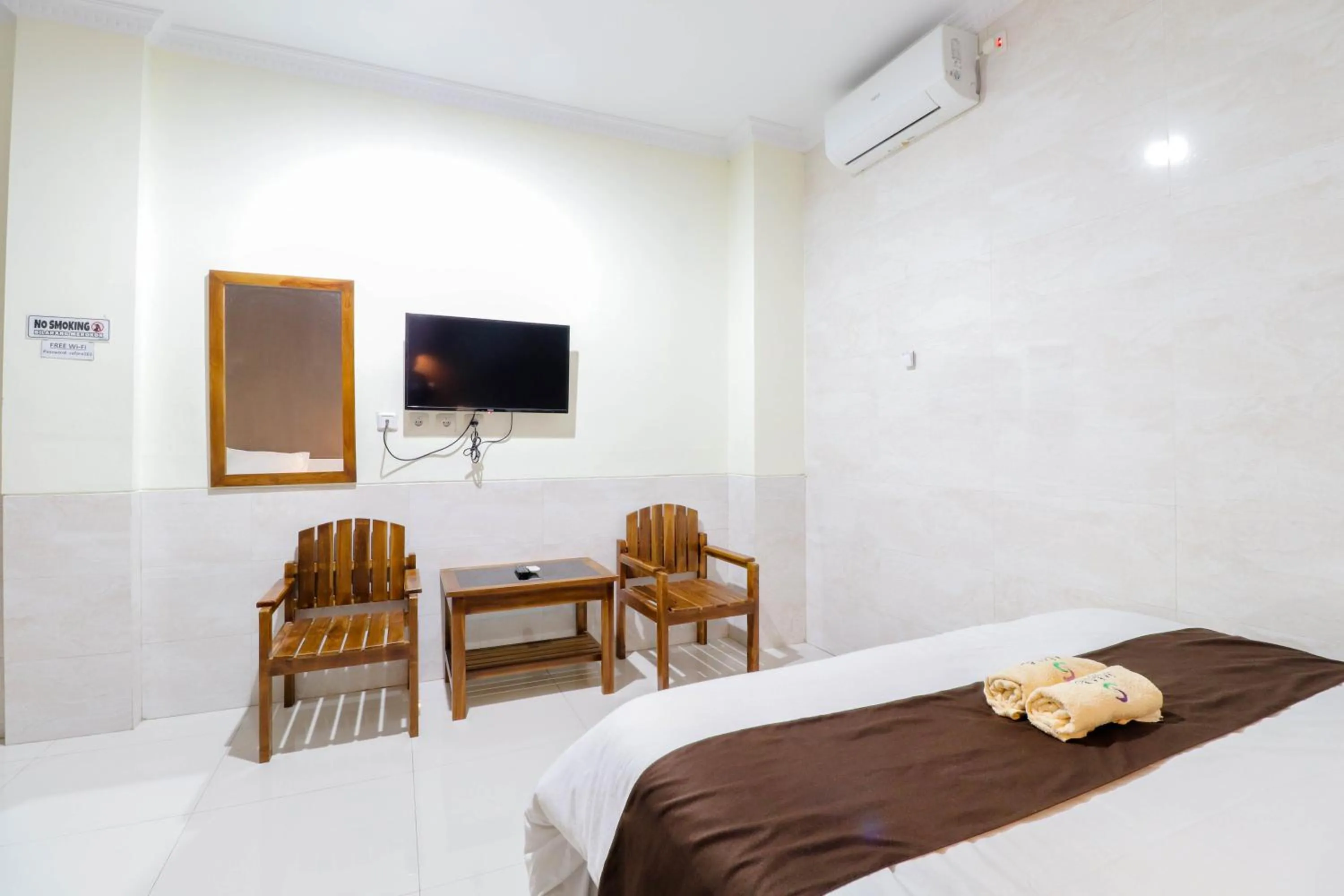 Bed in Hotel Safara Yogyakarta