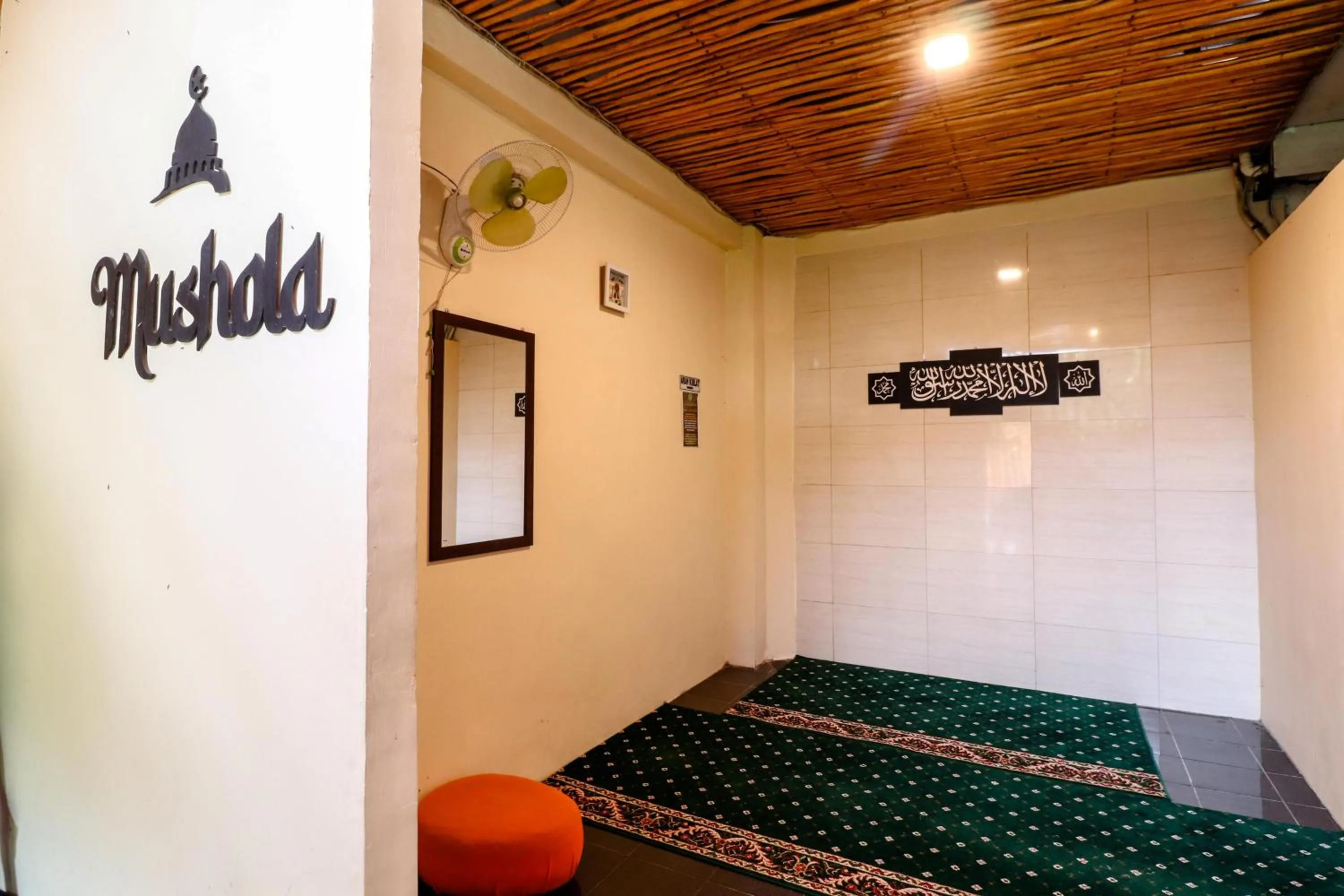 Area and facilities, Bed in Hotel Safara Yogyakarta