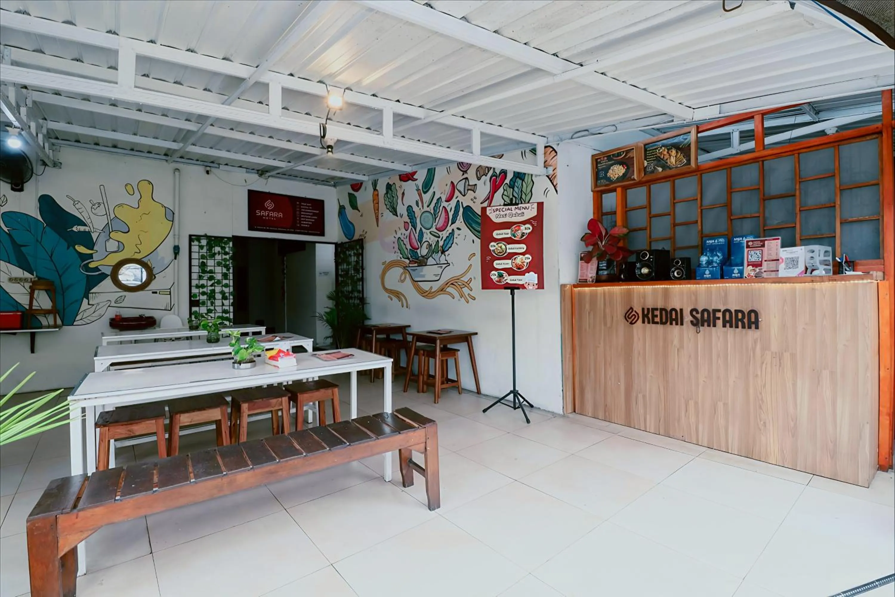 Restaurant/places to eat in Hotel Safara Yogyakarta