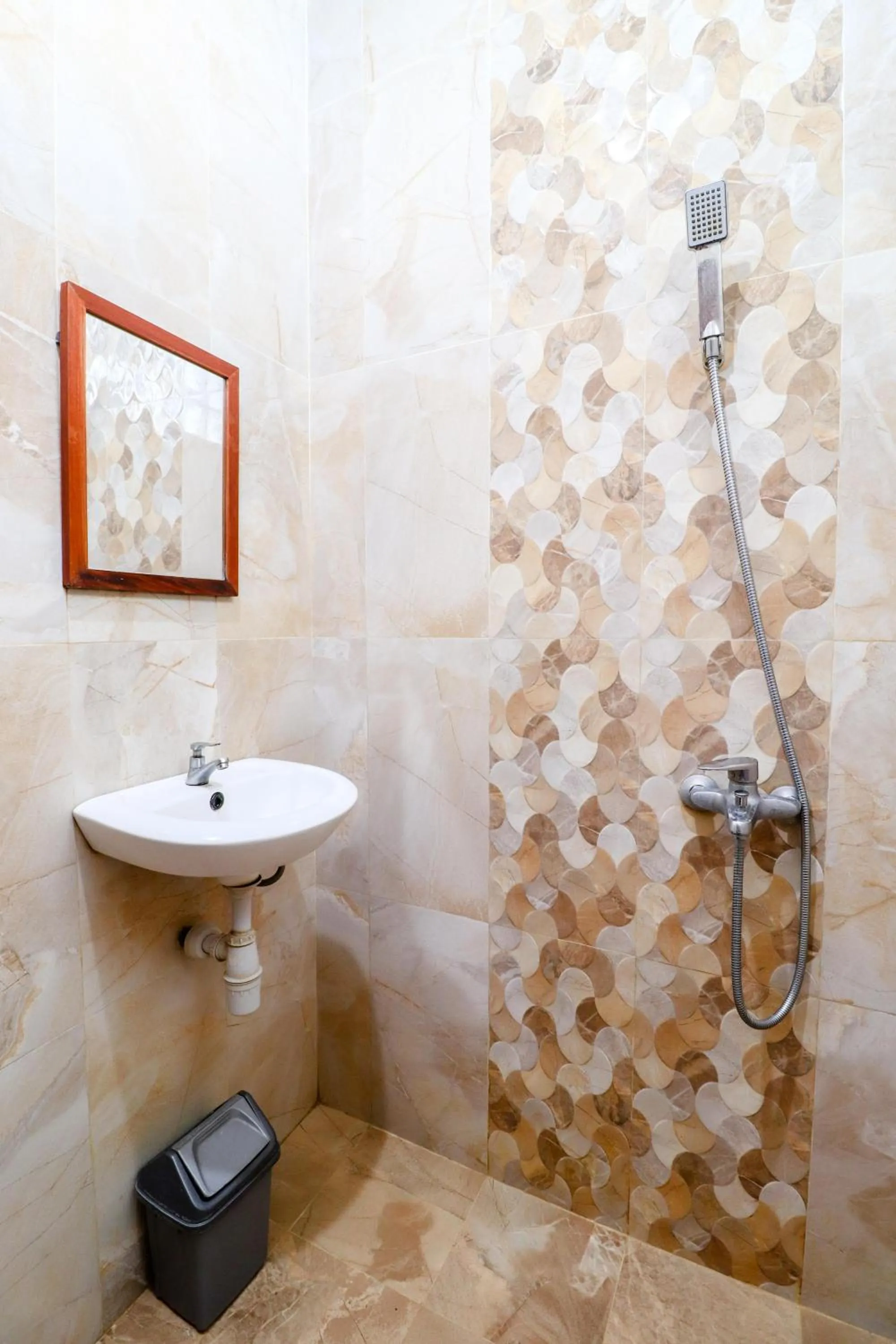 Shower in Hotel Safara Yogyakarta