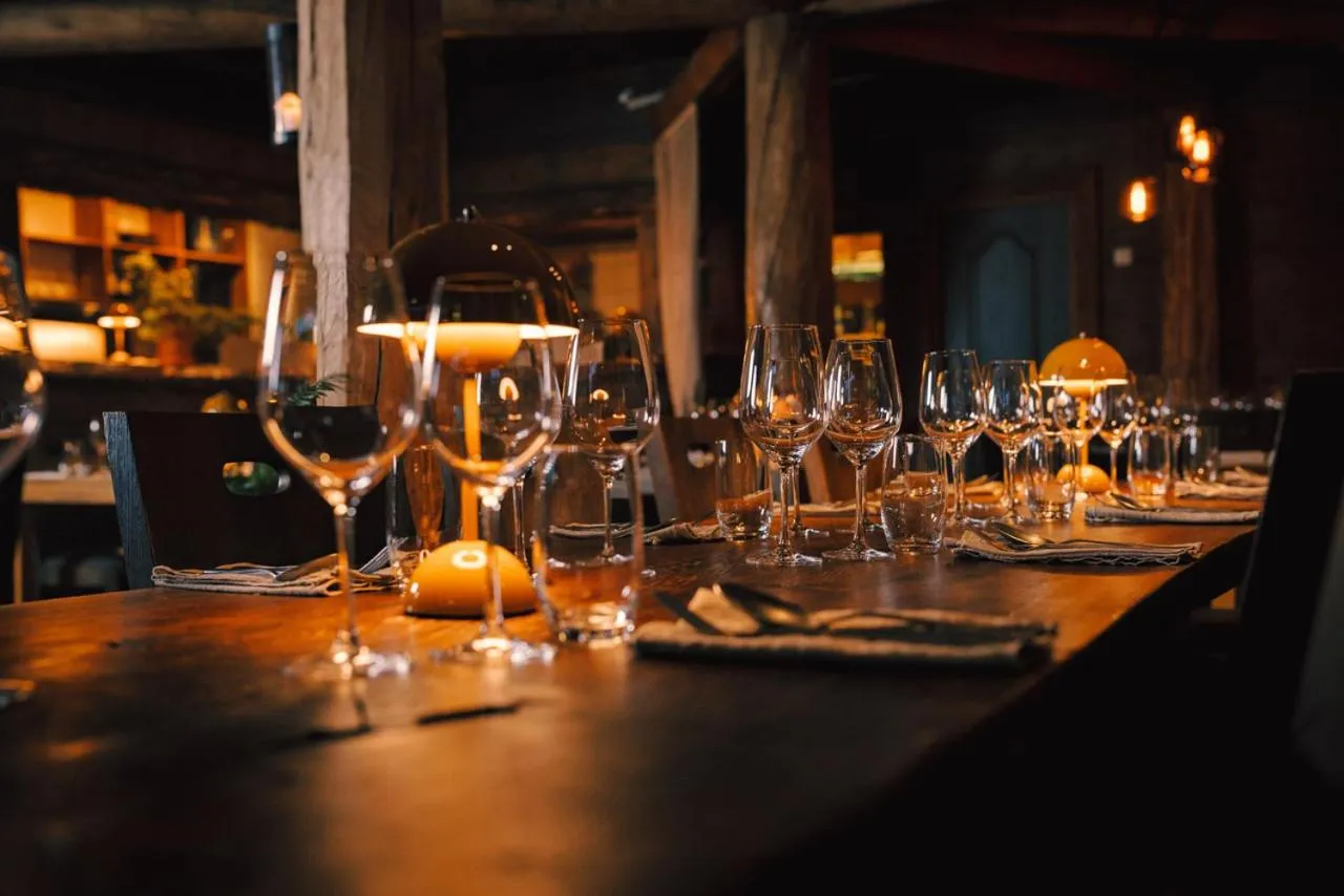 Restaurant/places to eat in Hemsetunet Apartments