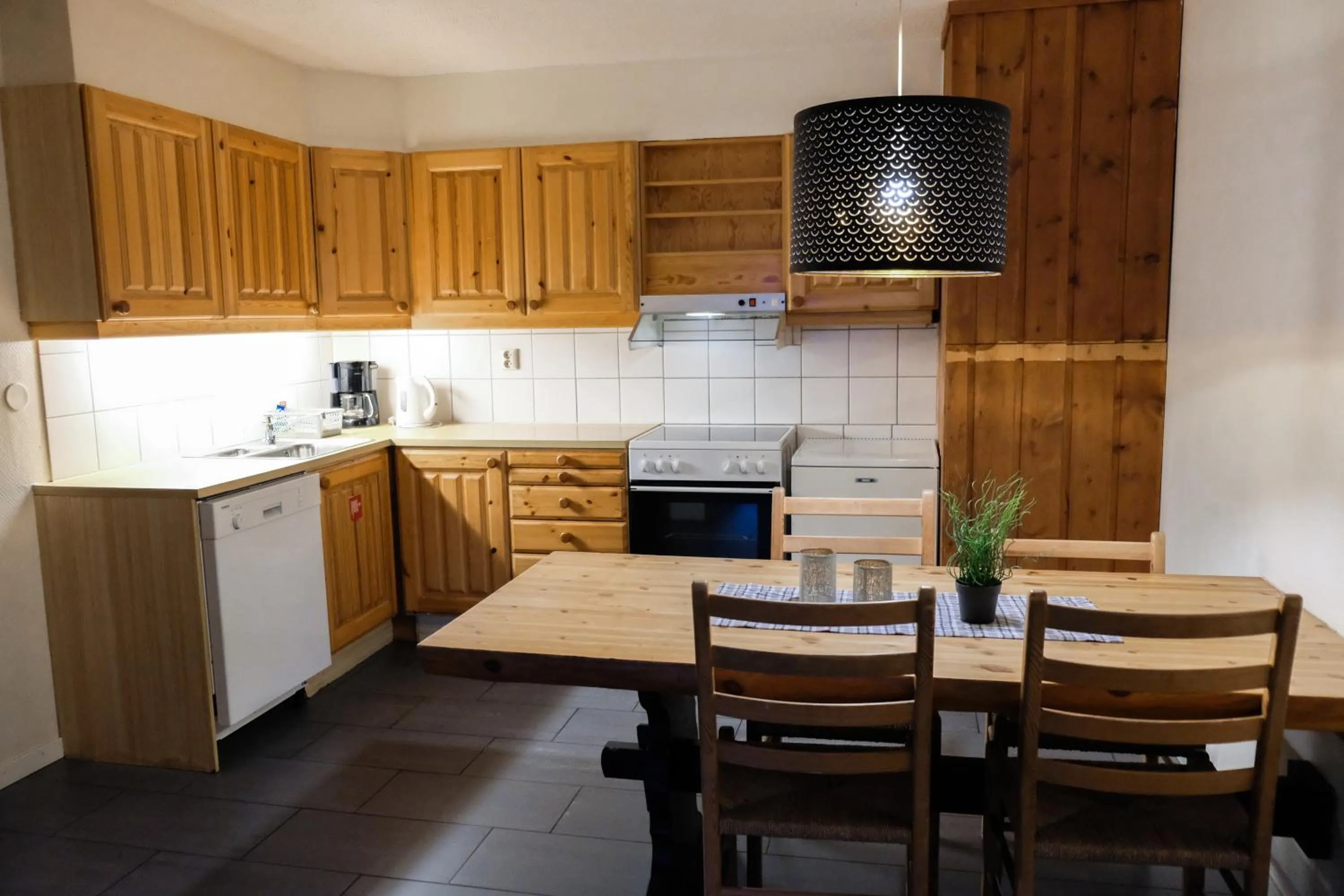 Kitchen or kitchenette in Hemsetunet Apartments