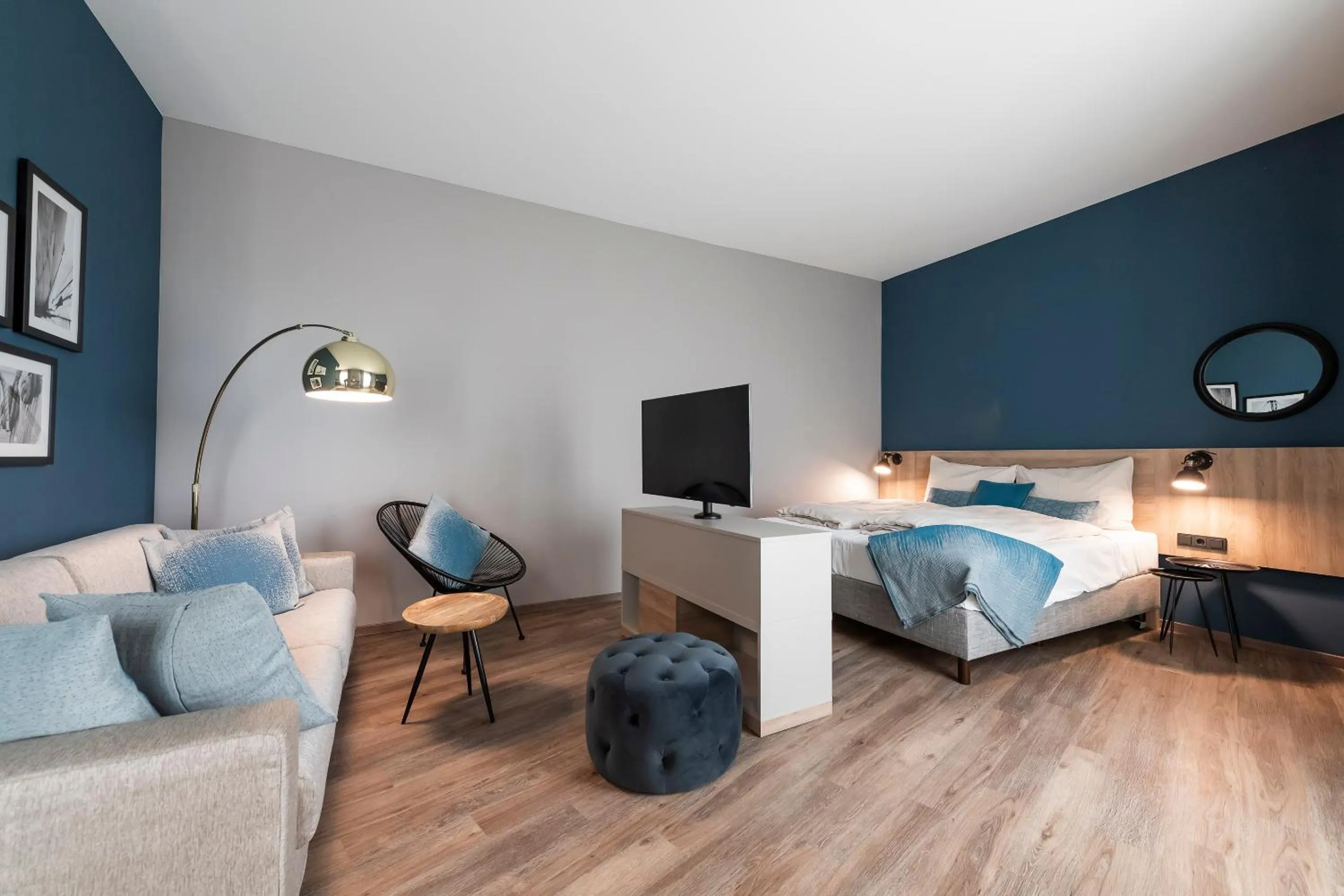 Seating area, Bed in HARBR Hotel Heilbronn, a member of Radisson Individuals