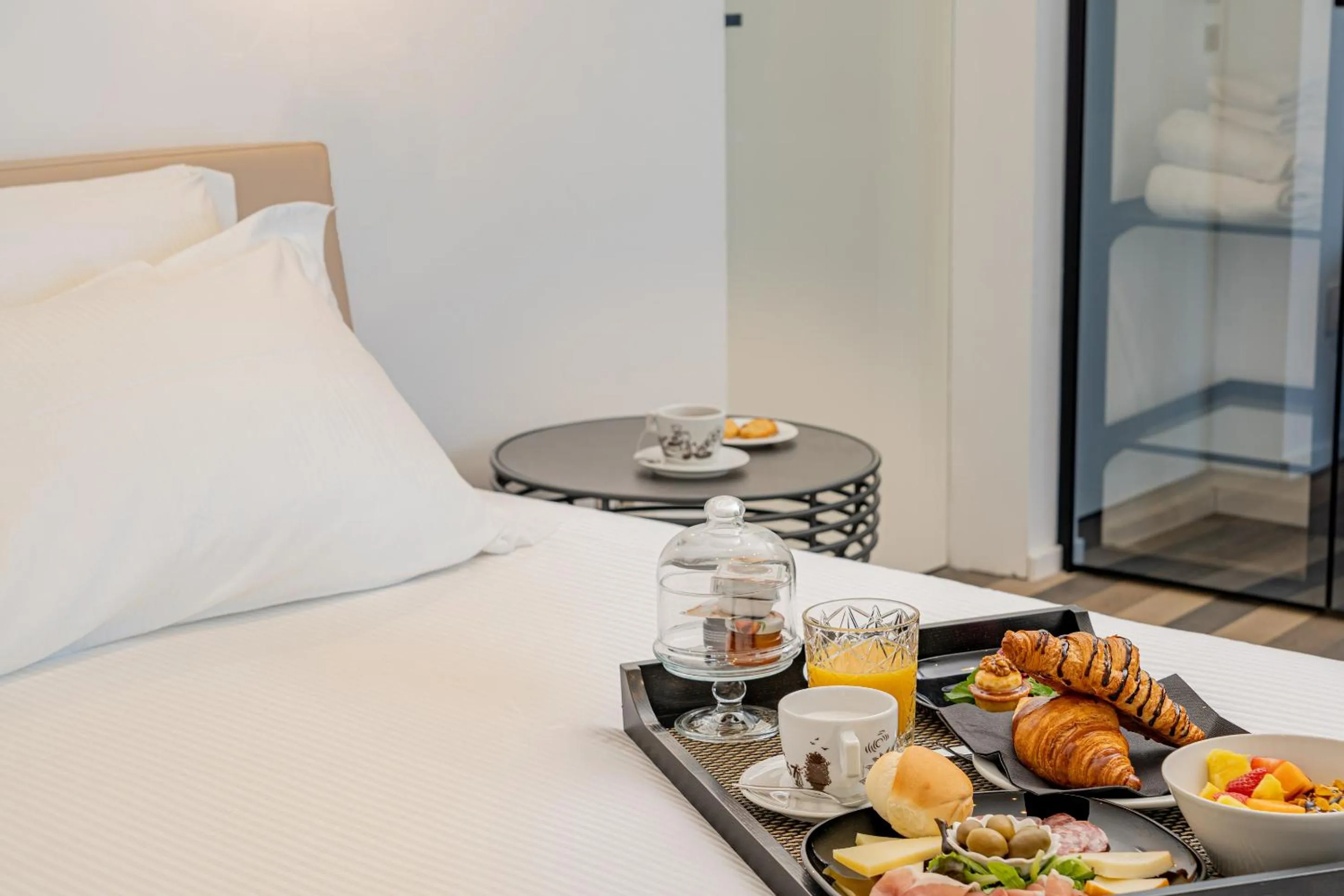 Breakfast, Bed in HOTIDAY Olbia Wallure