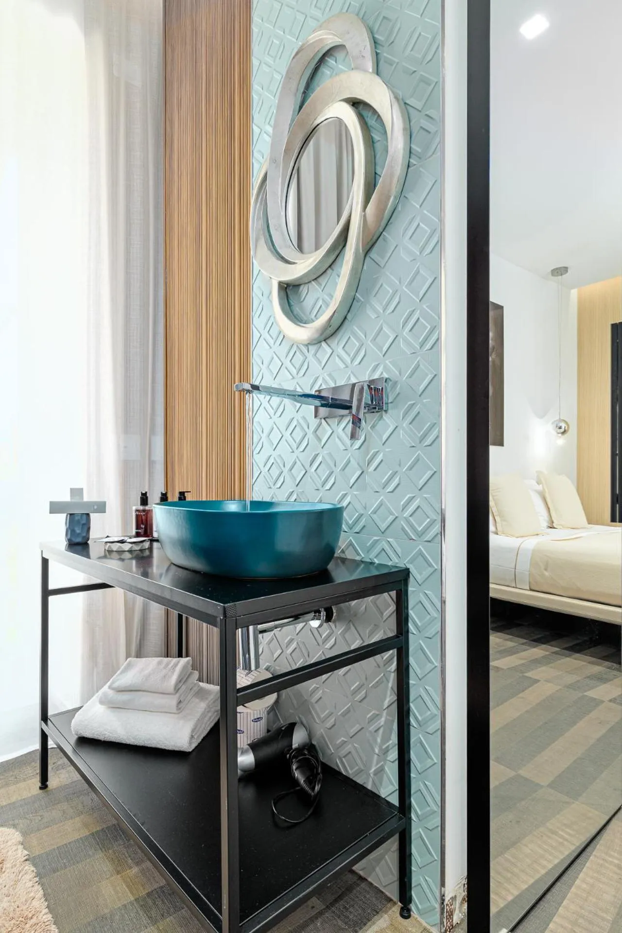 Bathroom, Bed in HOTIDAY Olbia Wallure