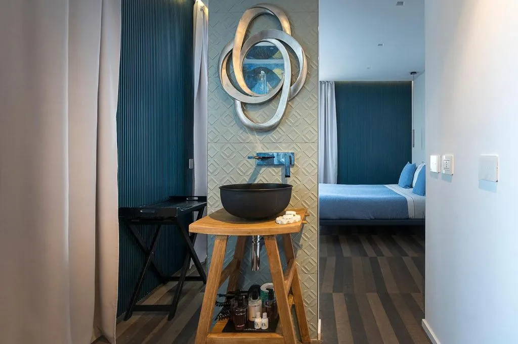 Bathroom, Bed in HOTIDAY Olbia Wallure