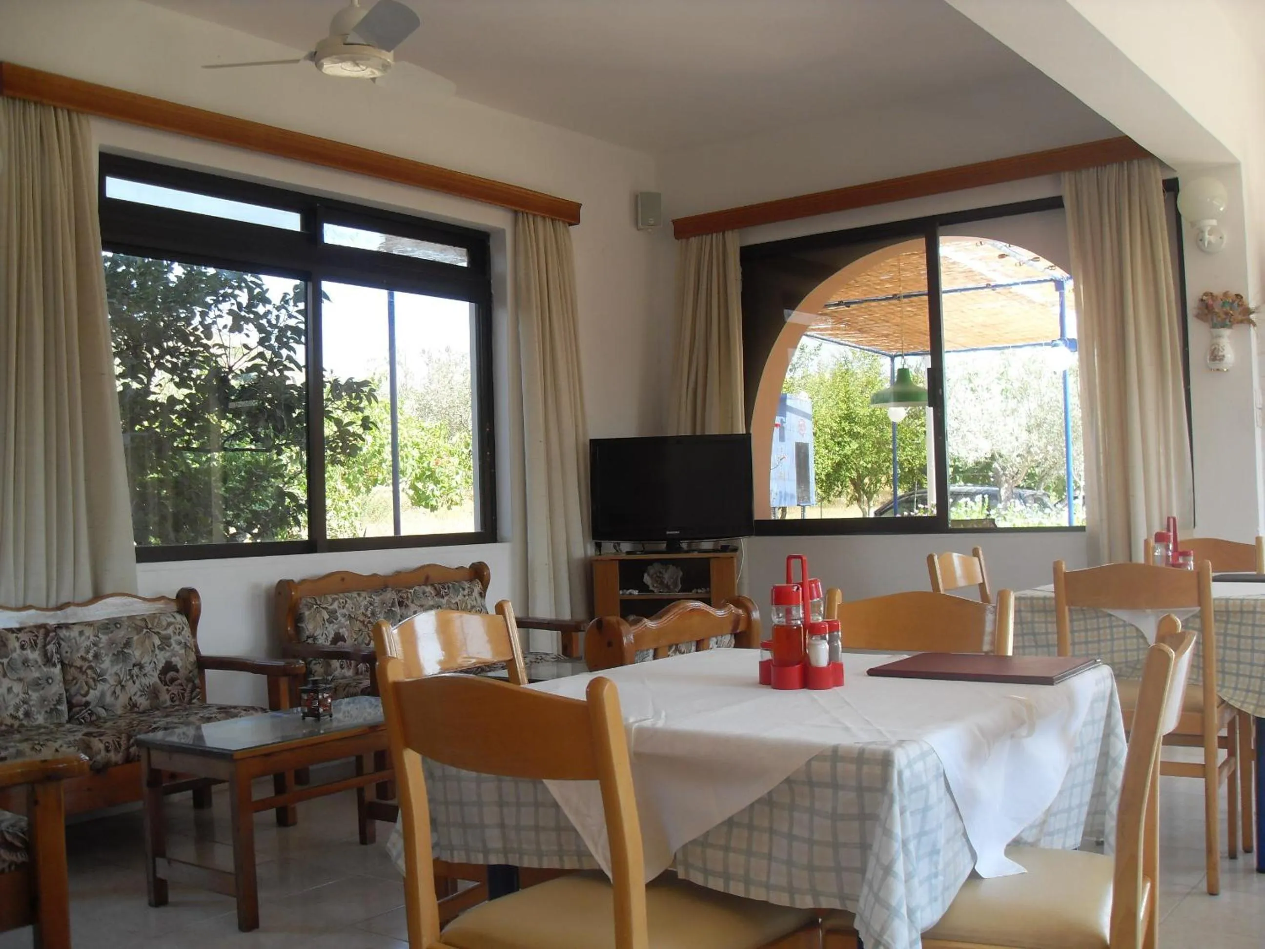 Restaurant/places to eat in Vera Studios