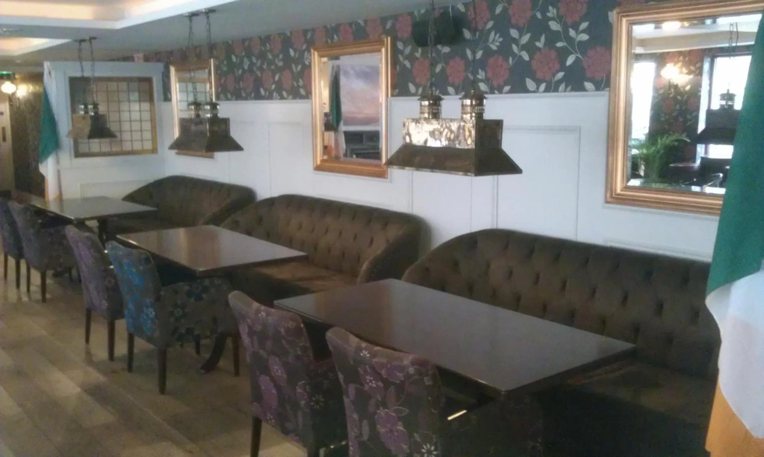 Restaurant/places to eat in Forty Four Main Street