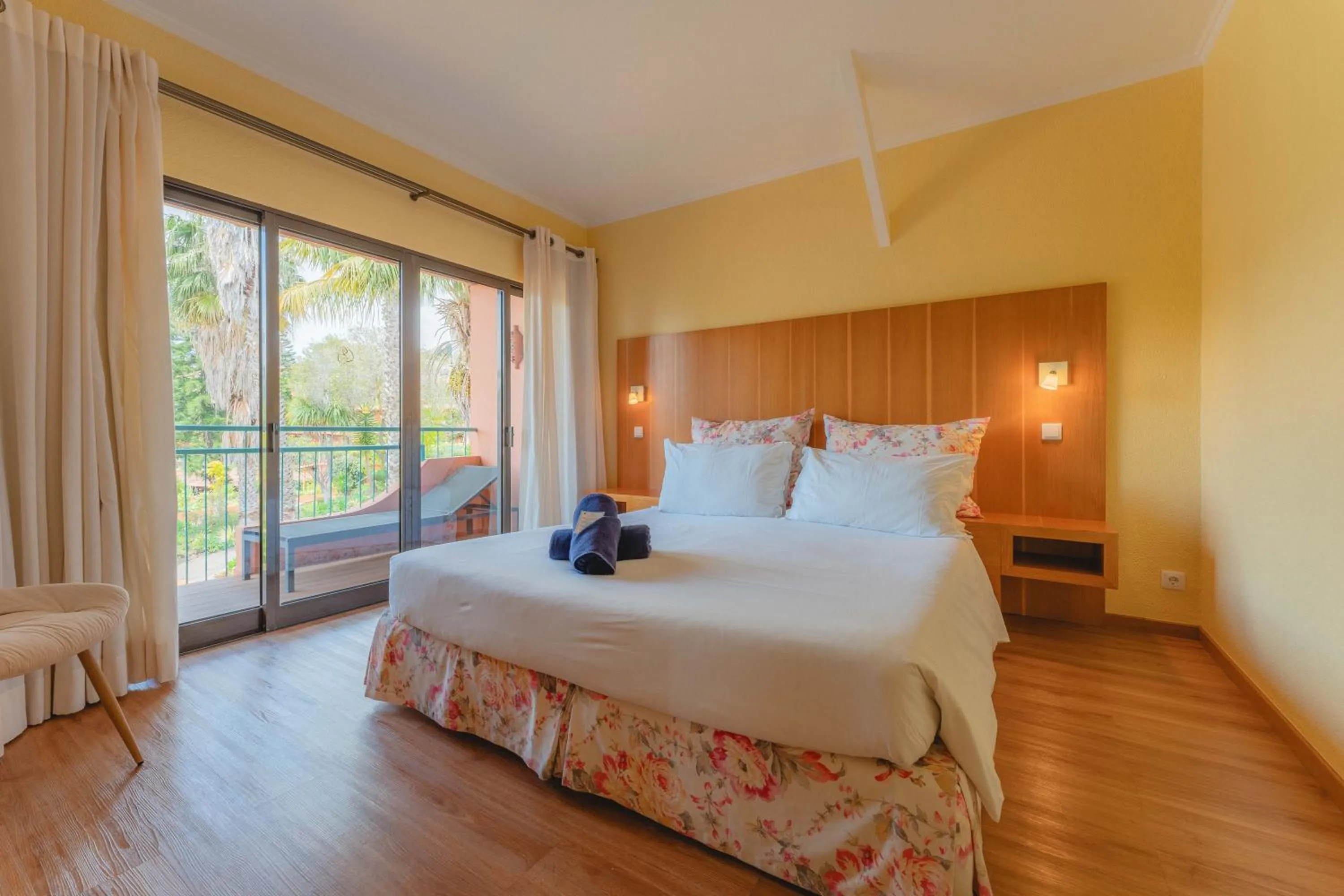 Property building, Bed in Quinta Splendida Wellness & Botanical Garden