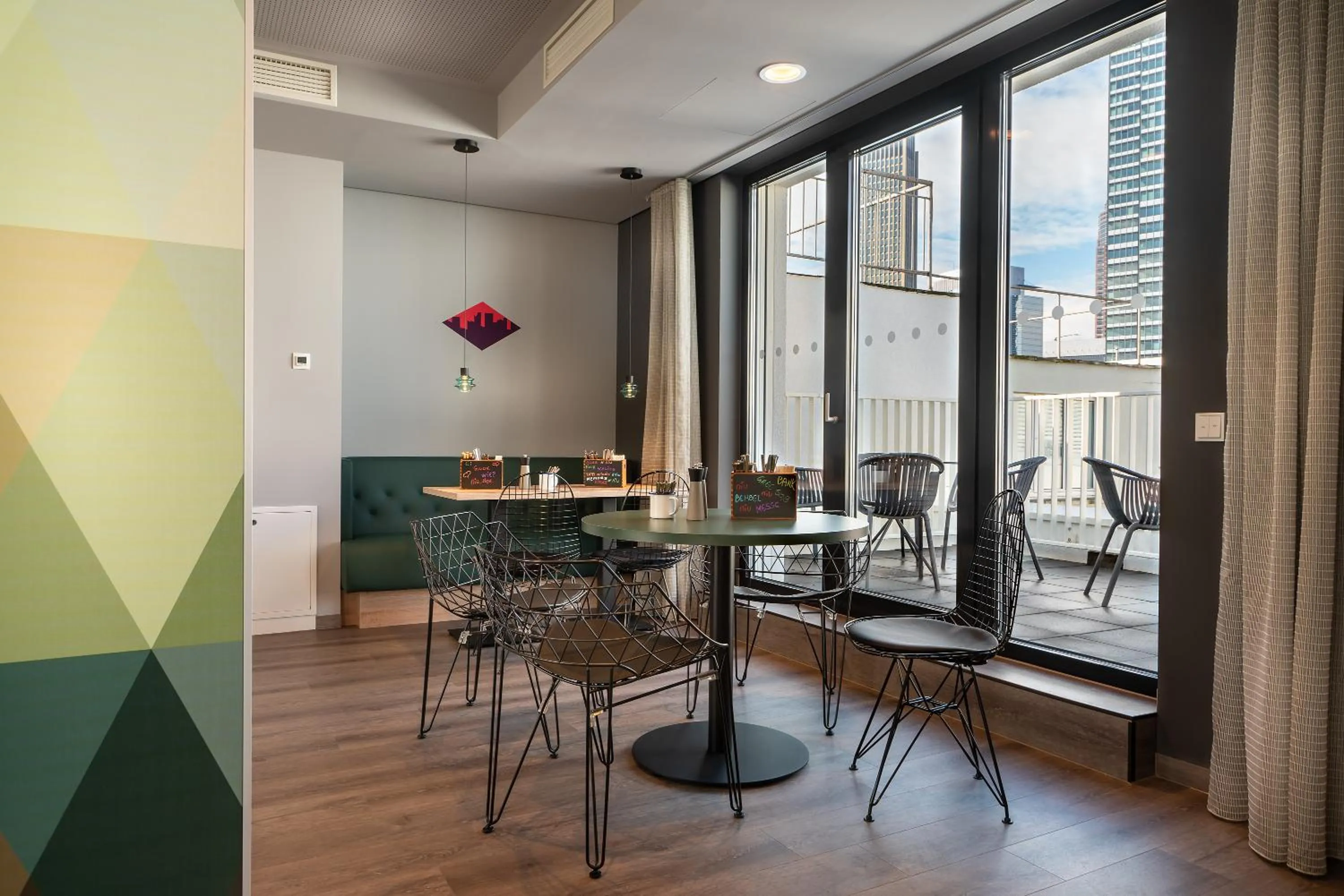 Restaurant/places to eat in Holiday Inn - the niu, Charly Frankfurt City by IHG