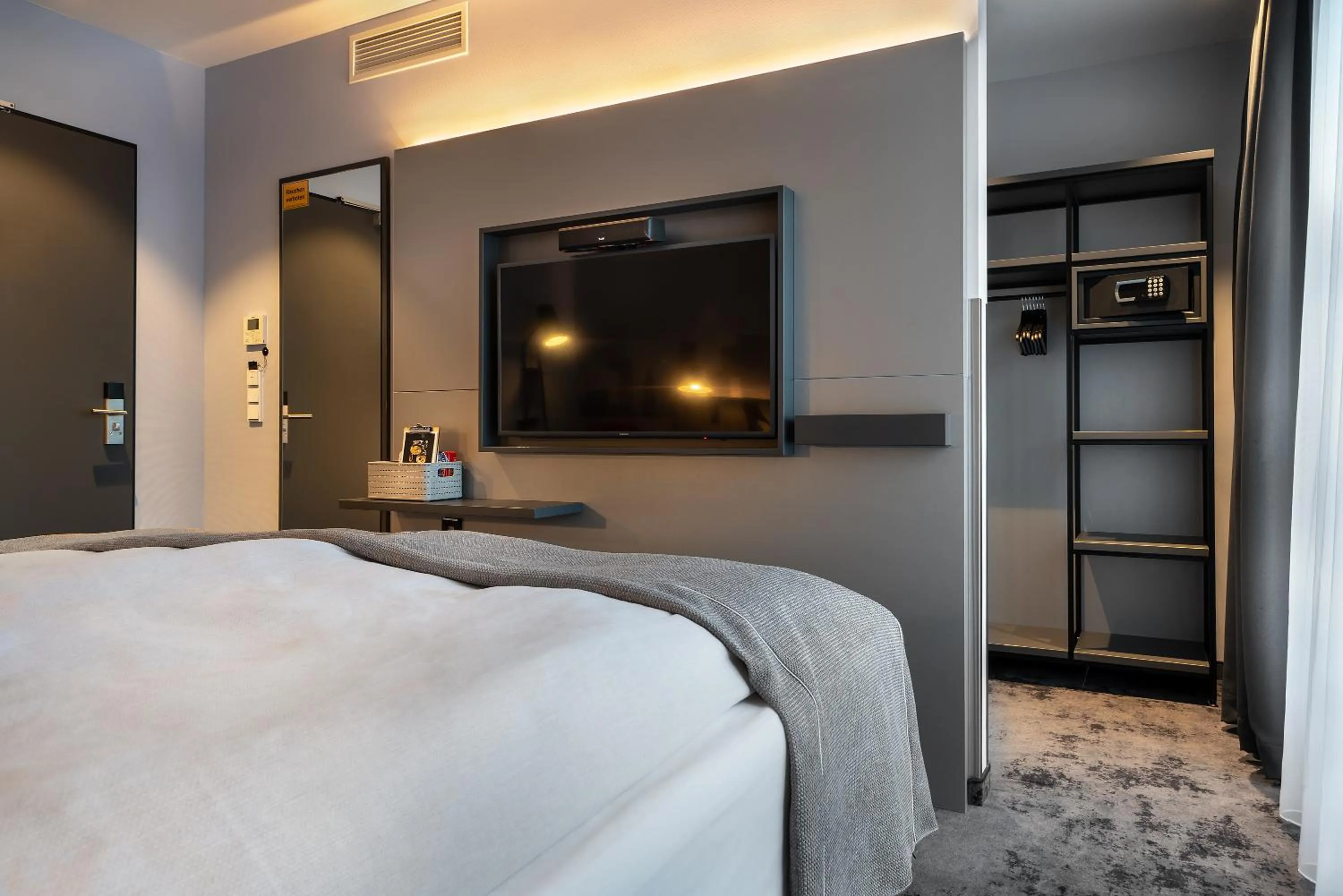 Photo of the whole room, Bed in Holiday Inn - the niu, Charly Frankfurt City by IHG