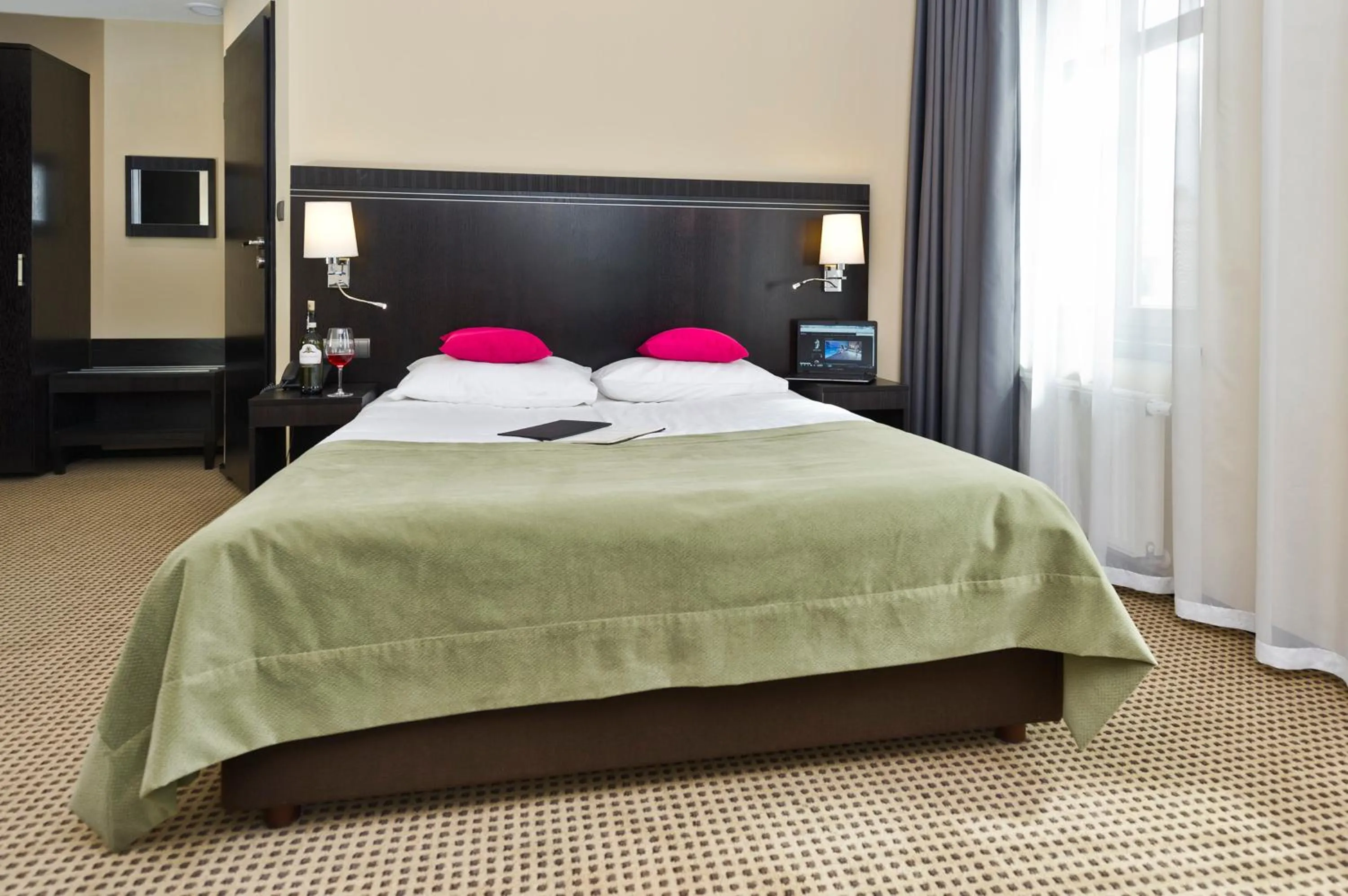 Living room, Bed in Hotel Fado Spa & Restaurant