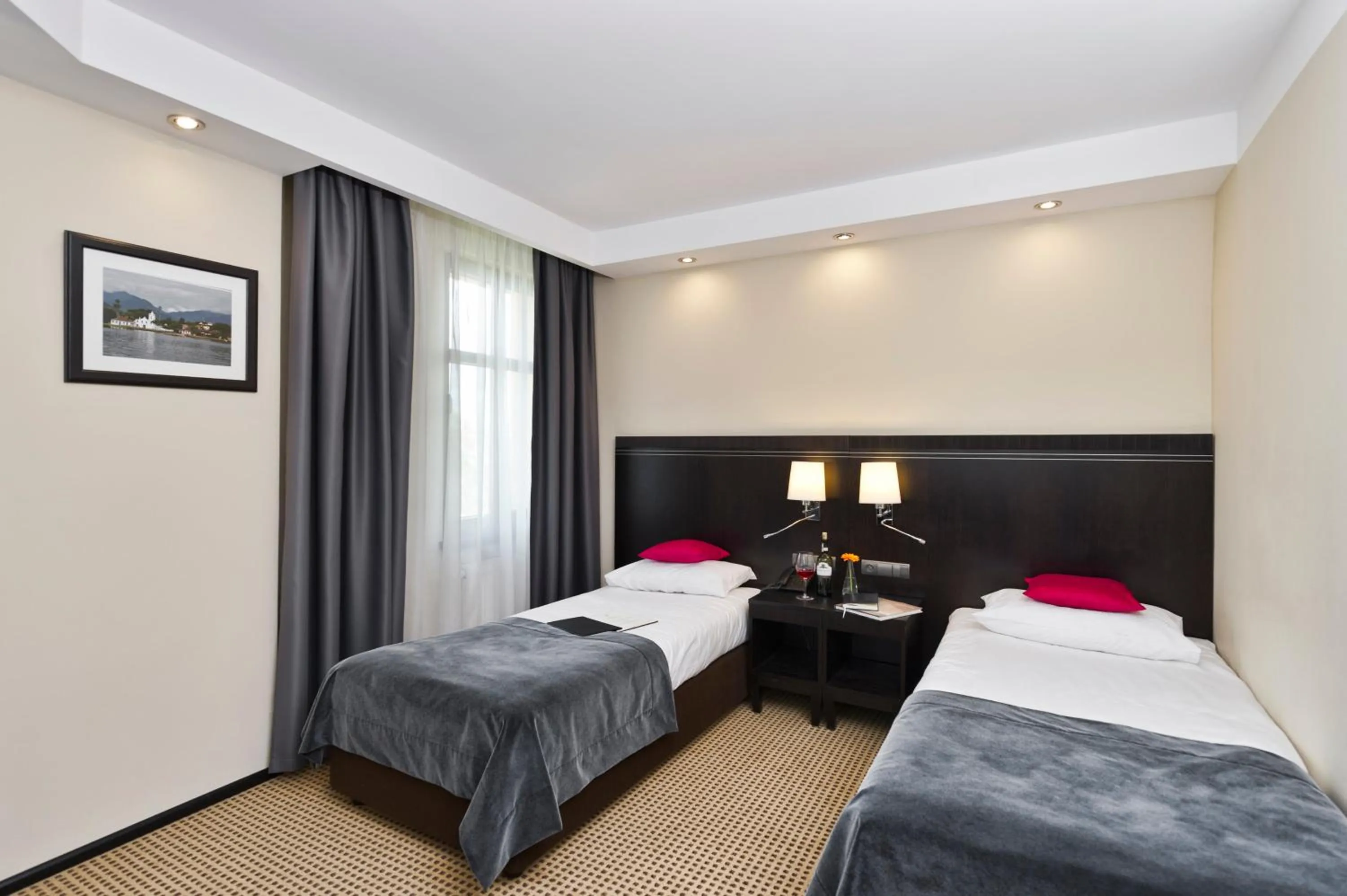 Photo of the whole room, Bed in Hotel Fado Spa & Restaurant