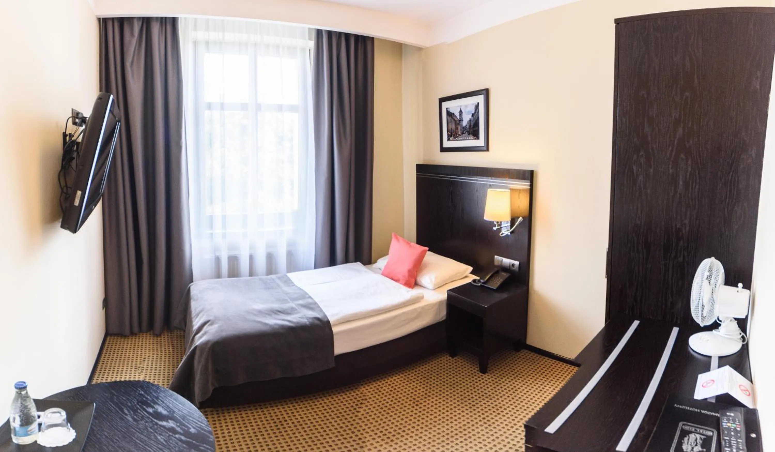 Photo of the whole room, Bed in Hotel Fado Spa & Restaurant